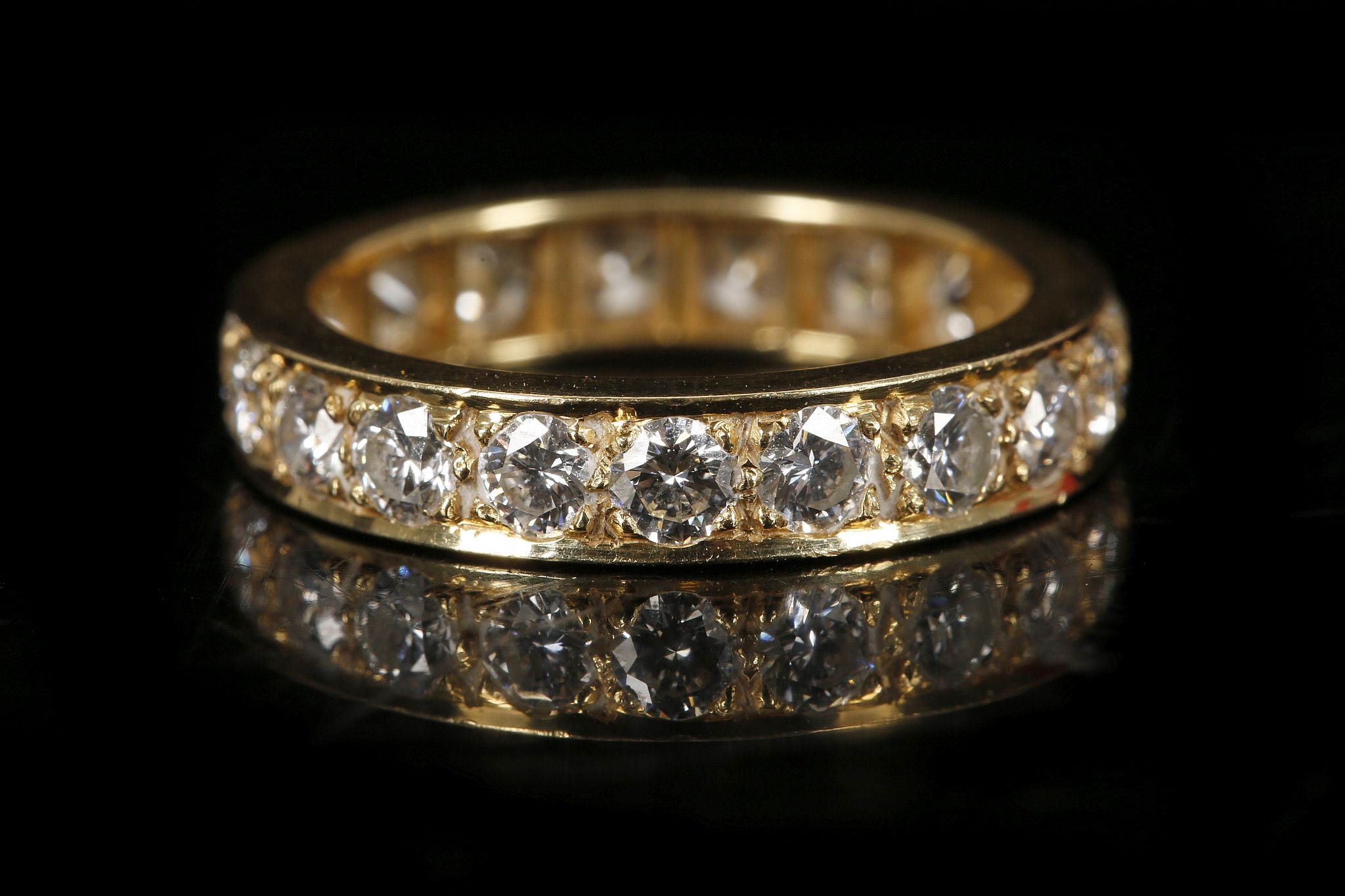 An 18ct yellow gold and diamond set full eternity - Image 2 of 2