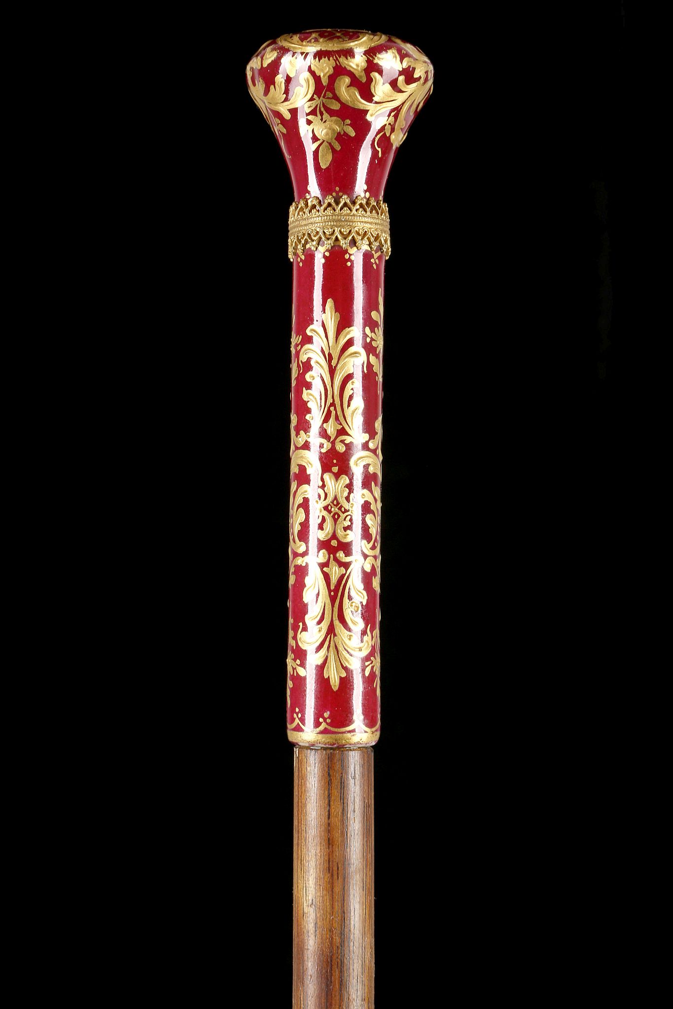 A CONTINENTAL PORCELAIN AND HARDWOOD CANE. The elongated handle with painted panels depicting an - Image 3 of 7