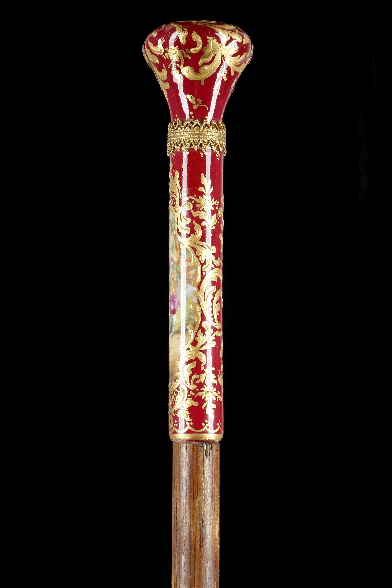 A CONTINENTAL PORCELAIN AND HARDWOOD CANE. The elongated handle with painted panels depicting an - Image 4 of 7