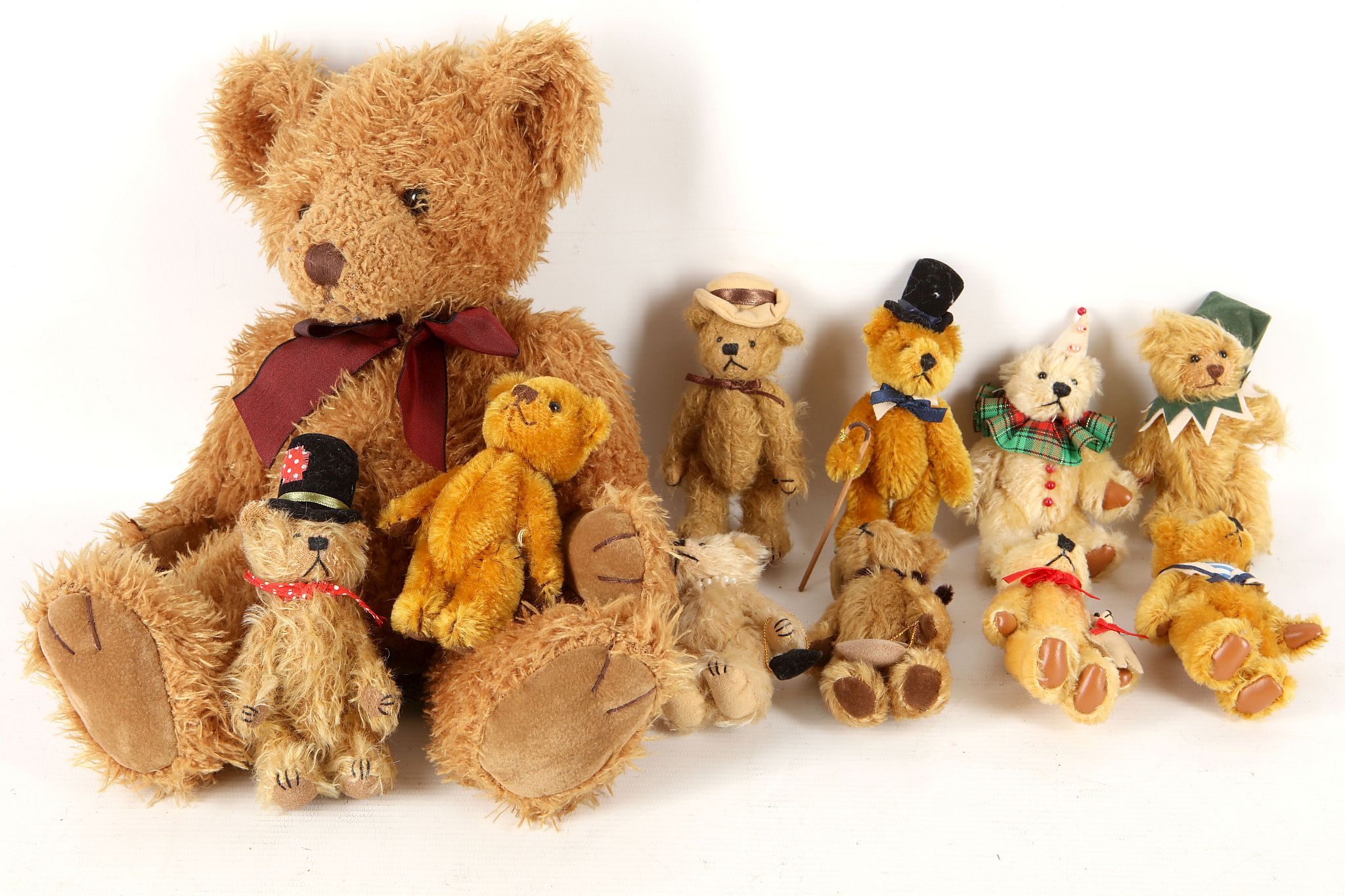 Miniature plush and mohair teddy bears in the manner of Boyds & Schuco, all jointed, some with