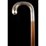 A SILVER CROOK STICK ON A MALACCA CANE. Early 20th Century. A Swedish stout door knocking stick, the