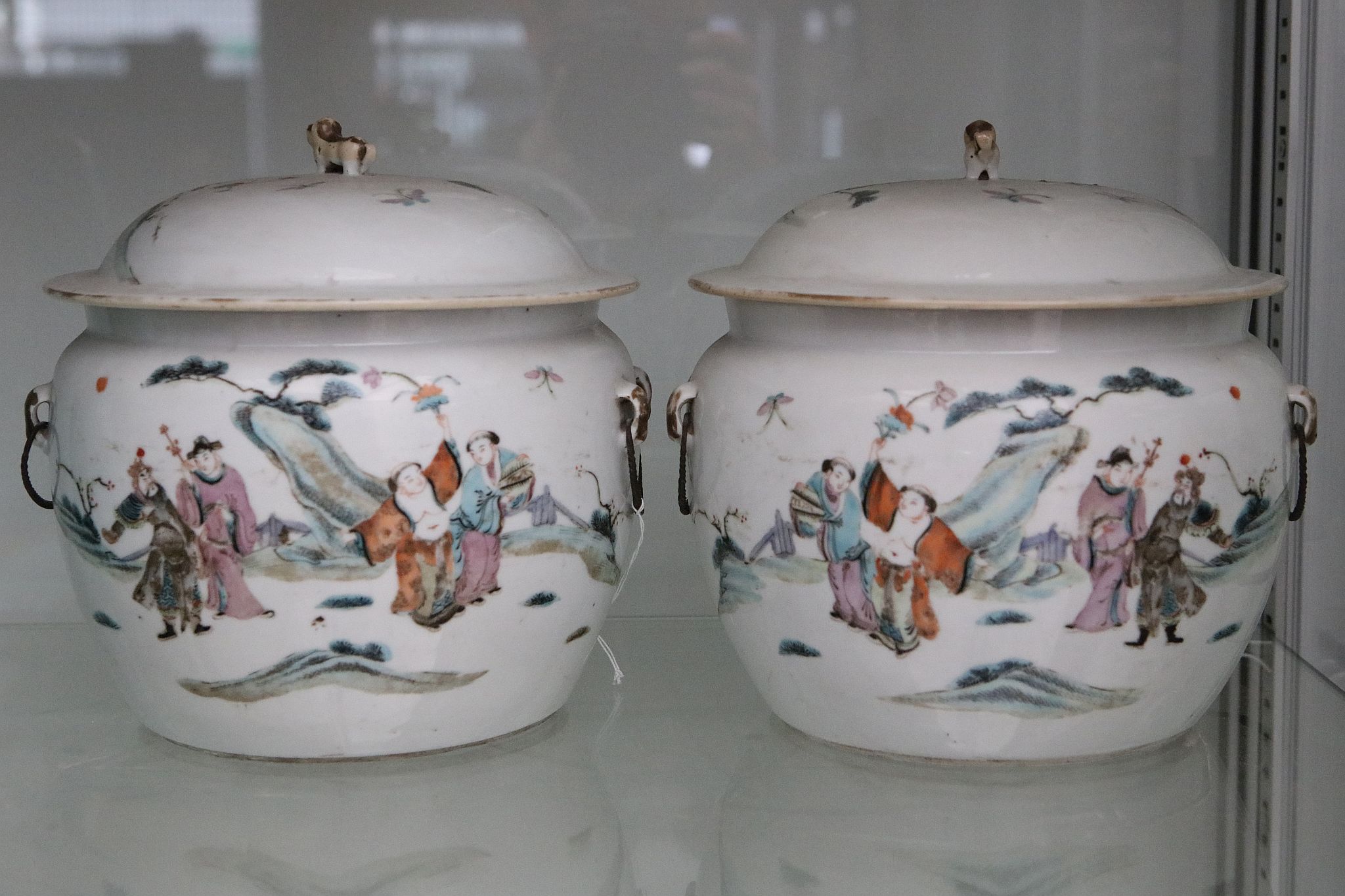 A pair of Chinese ice pots / pails, famille verte, dog of Fo finials, twisted wire handles, mirror - Image 2 of 2