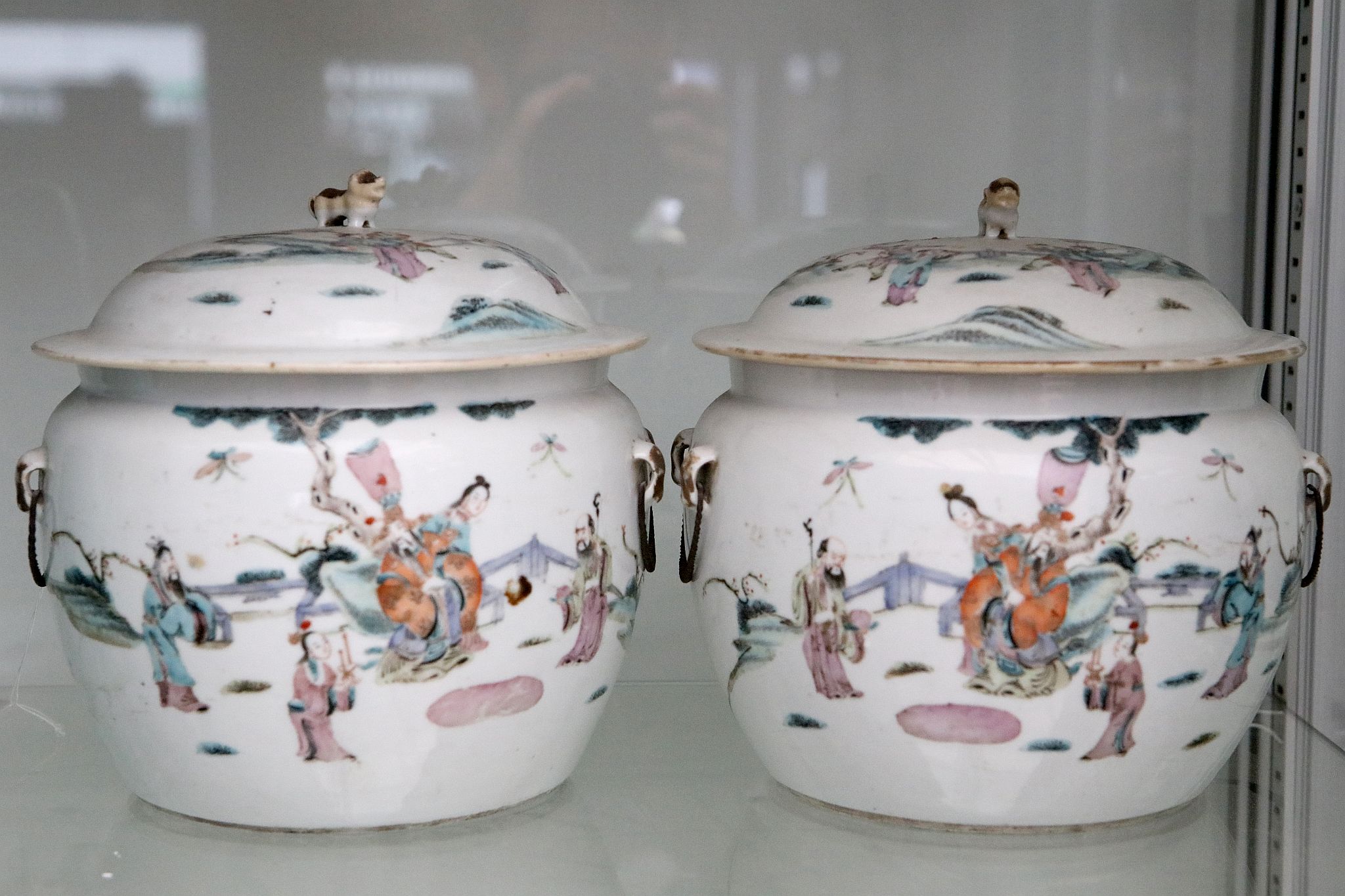 A pair of Chinese ice pots / pails, famille verte, dog of Fo finials, twisted wire handles, mirror