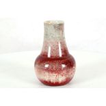AN EARLY 20th CENTURY RUSKIN POTTERY HIGH FIRED BOTTLE SHAPED VASE, inspired by Chinese flambe