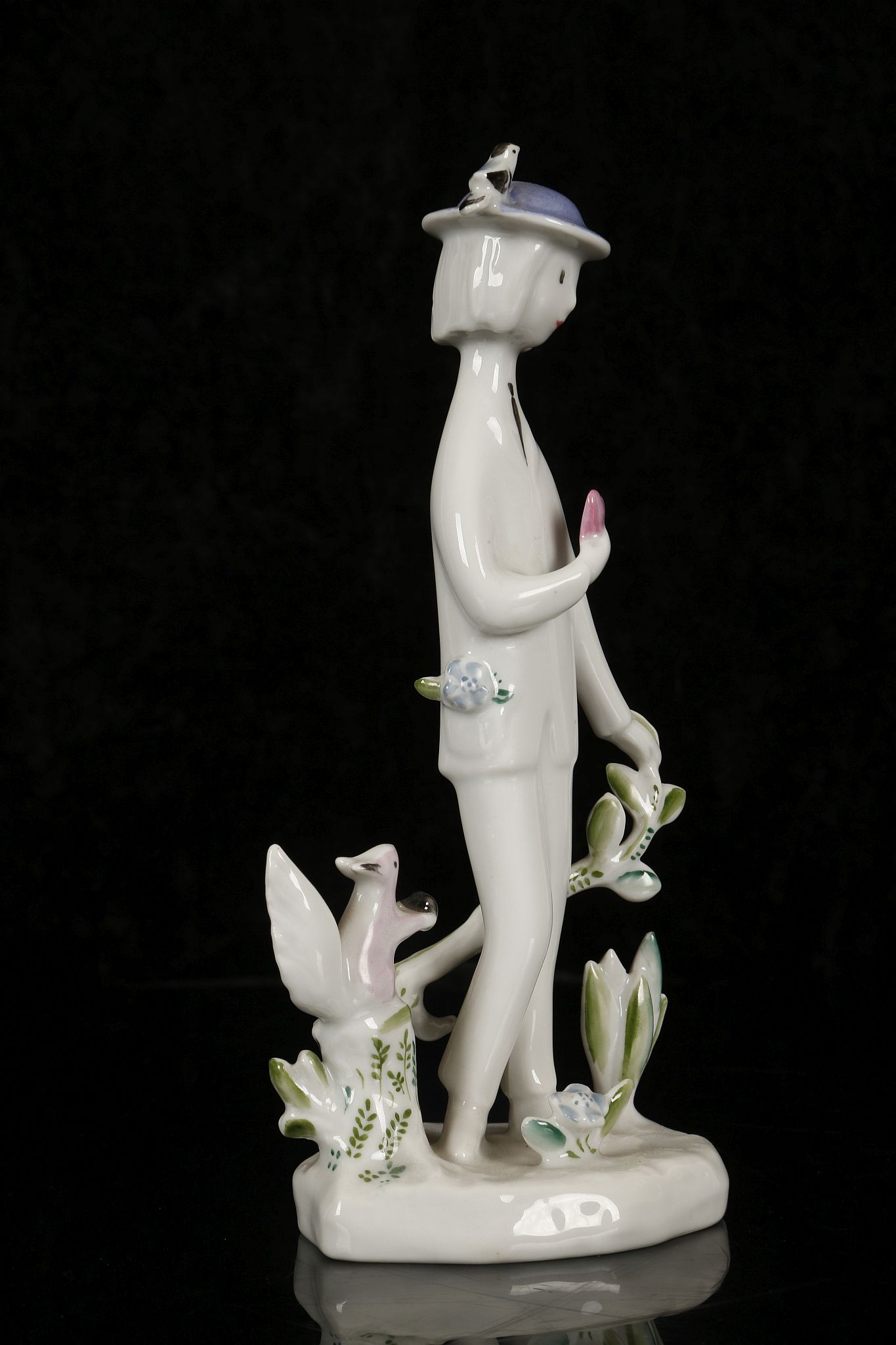 RAYMOND PEYNET FOR ROSENTHAL, a porcelain figure of a romantic Parisian young man, holding in his - Image 2 of 4