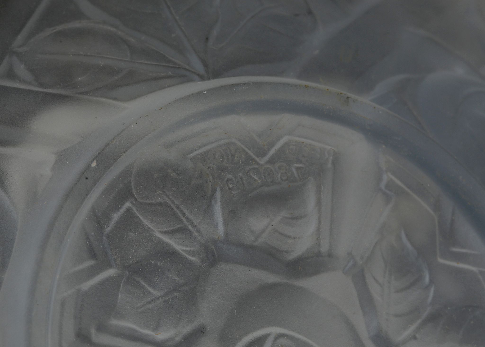 A 1930's OPALESCENT GLASS CENTREPIECE BOWL, with moulded sea urchin design, an metal mounted with - Image 4 of 4