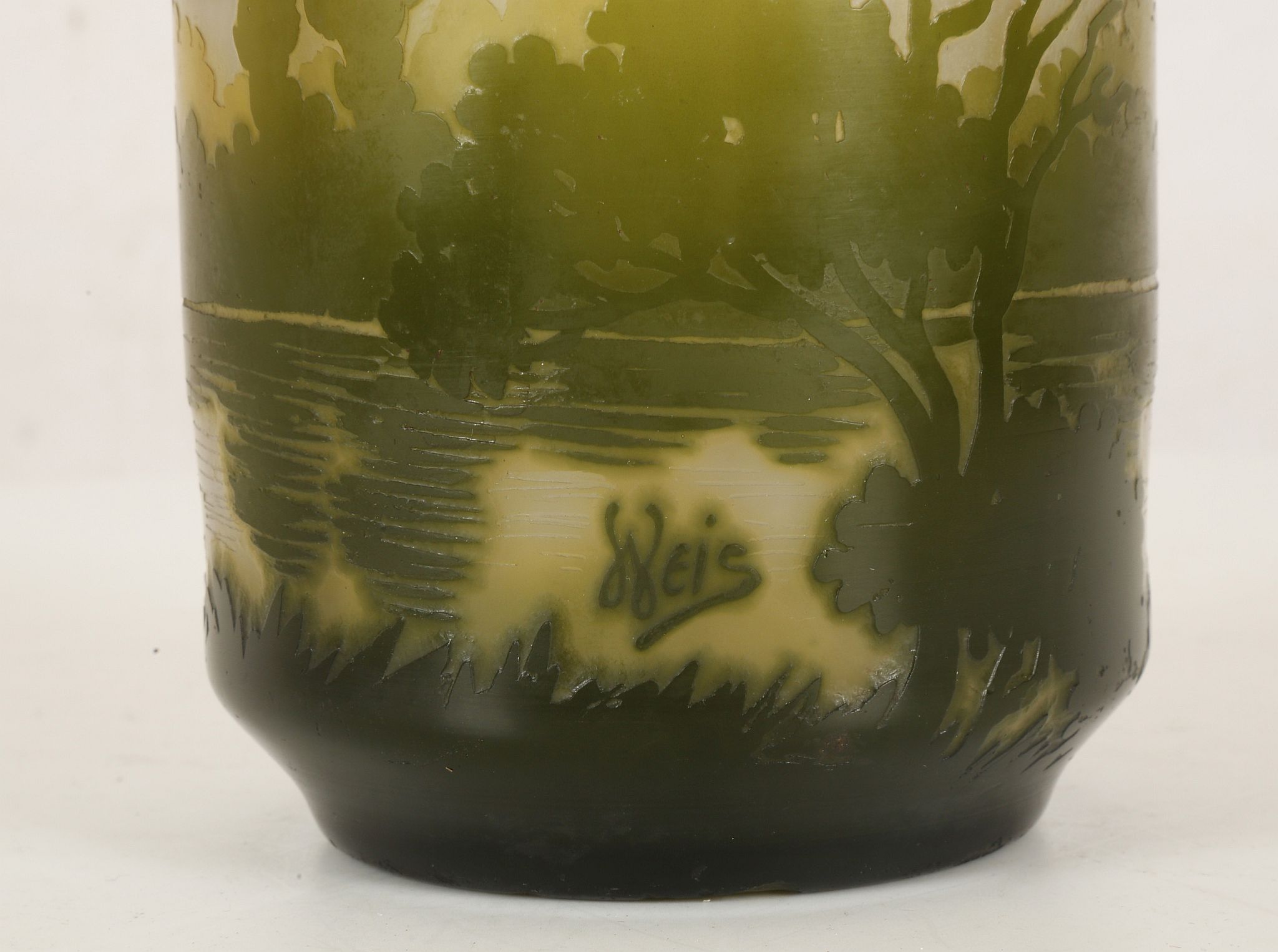 AN EARLY 20th CENTURY CAMEO GLASS VASE MANUFACTURED BY WEIS, DRESDEN, GERMANY, CIRCA 1910, - Image 3 of 4