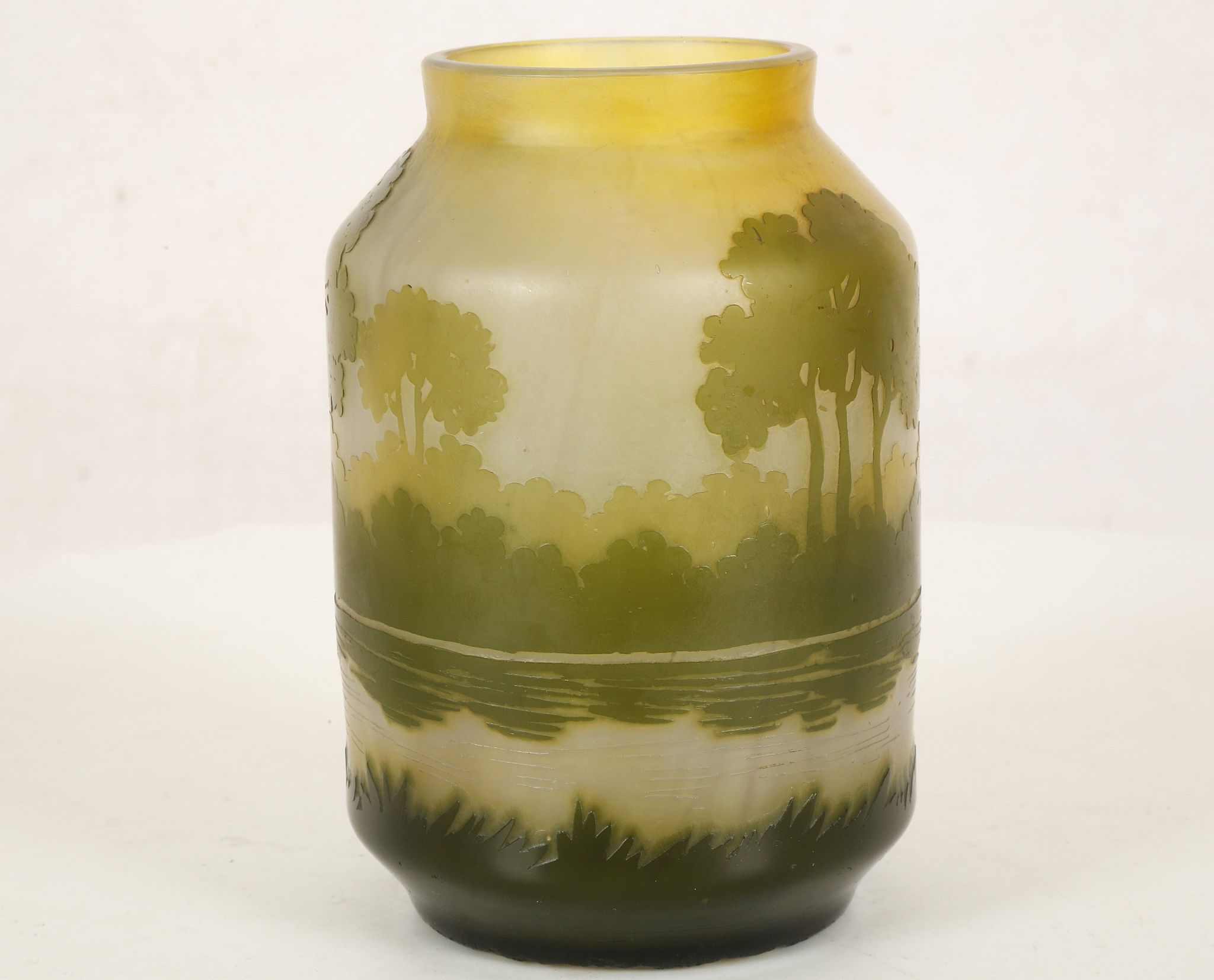 AN EARLY 20th CENTURY CAMEO GLASS VASE MANUFACTURED BY WEIS, DRESDEN, GERMANY, CIRCA 1910, - Image 2 of 4