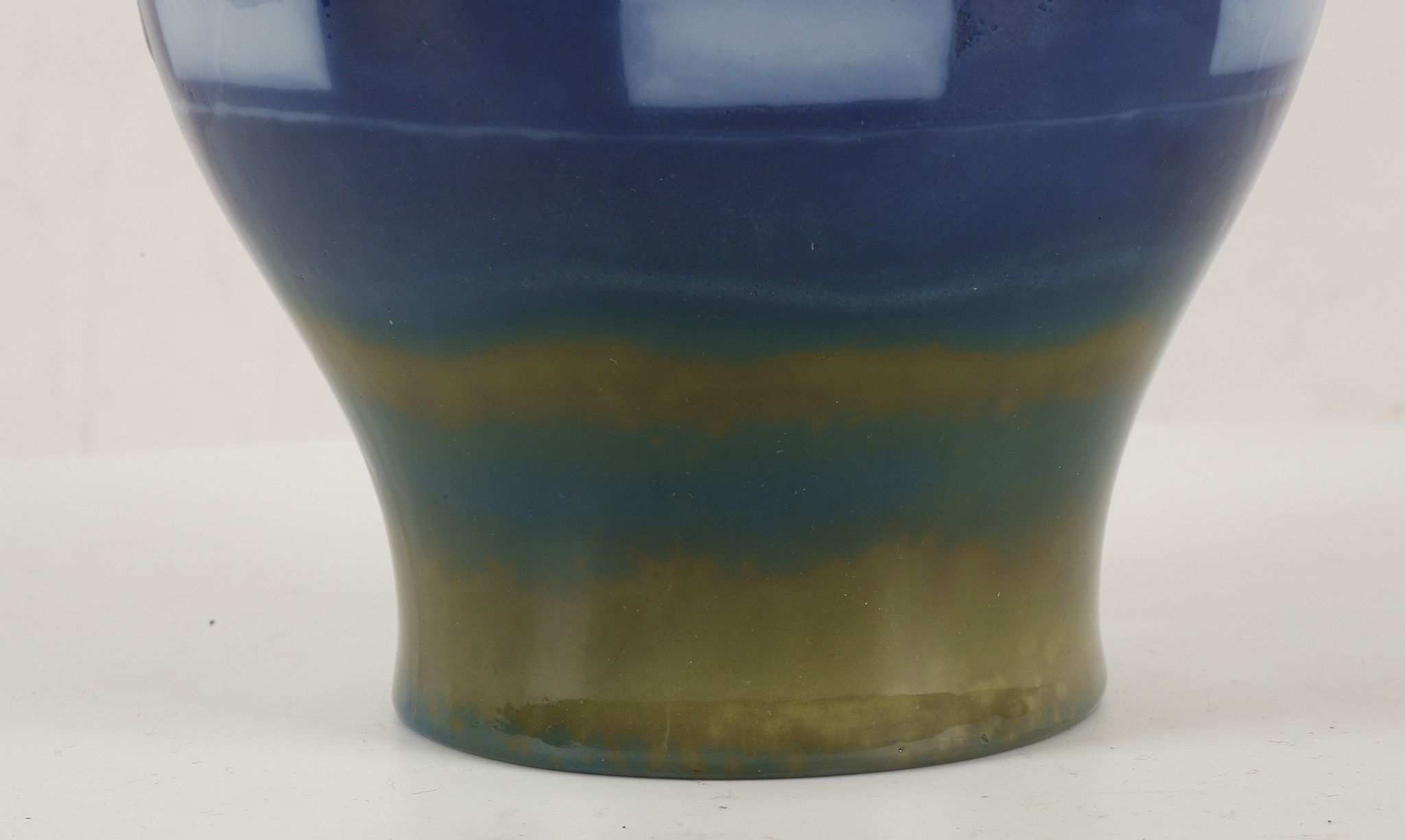 A RARE EARLY 20TH CENTURY ROYAL WORCESTER PORCELAIN VASE, with everted rim in 'Sabrina' ware design. - Image 2 of 3