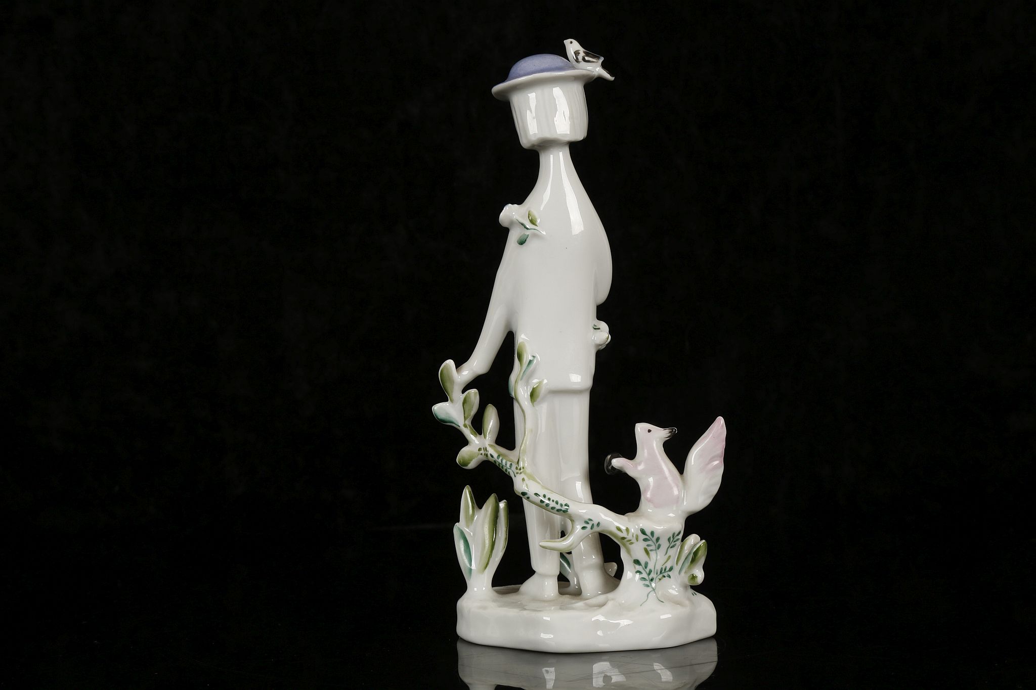 RAYMOND PEYNET FOR ROSENTHAL, a porcelain figure of a romantic Parisian young man, holding in his - Image 3 of 4