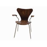 A 1960s ROSEWOOD SERIES 7 CHAIR, designed by Arne Jacobsen and manufactured by Fritz Hansen,