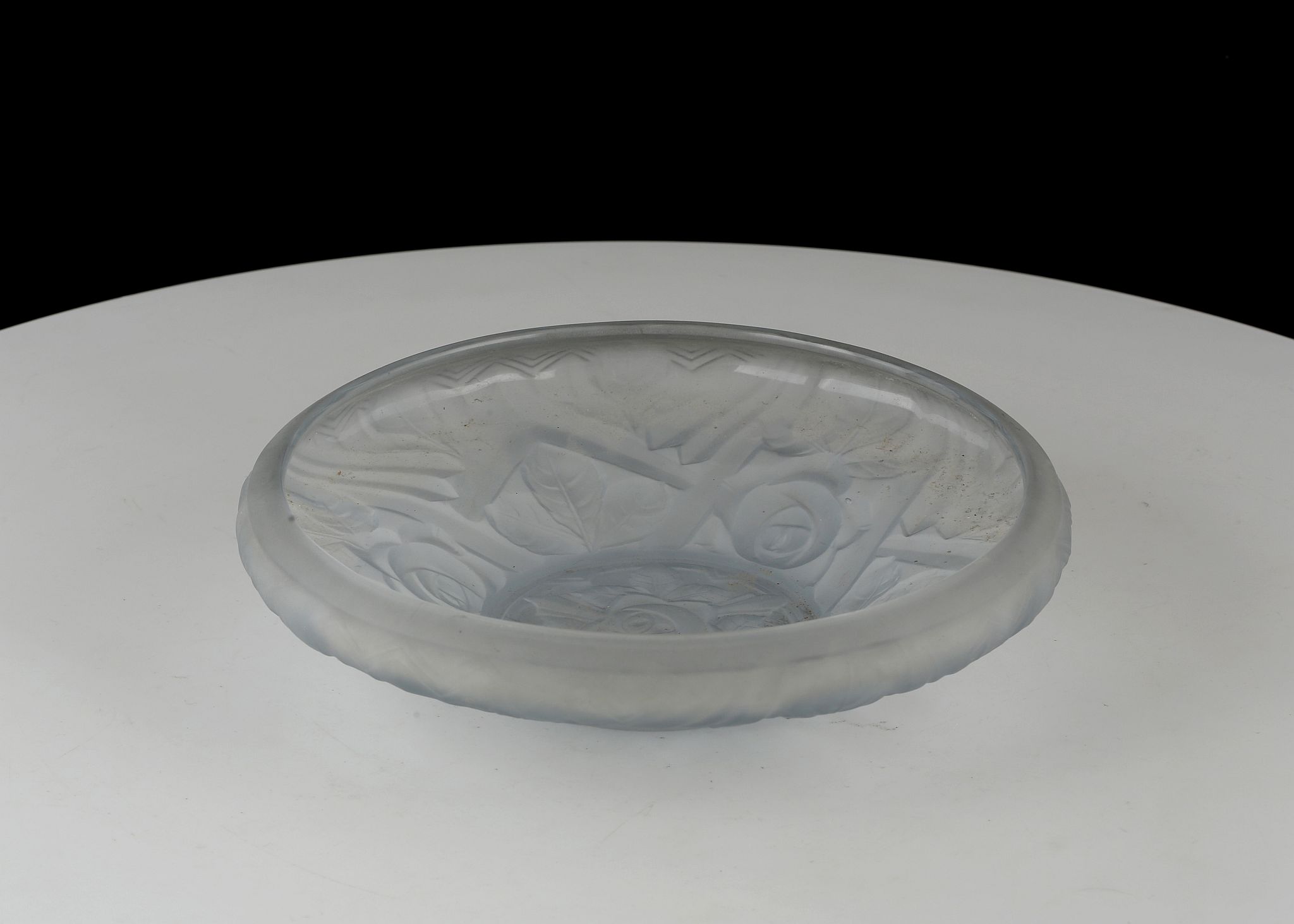 A 1930's OPALESCENT GLASS CENTREPIECE BOWL, with moulded sea urchin design, an metal mounted with - Image 3 of 4