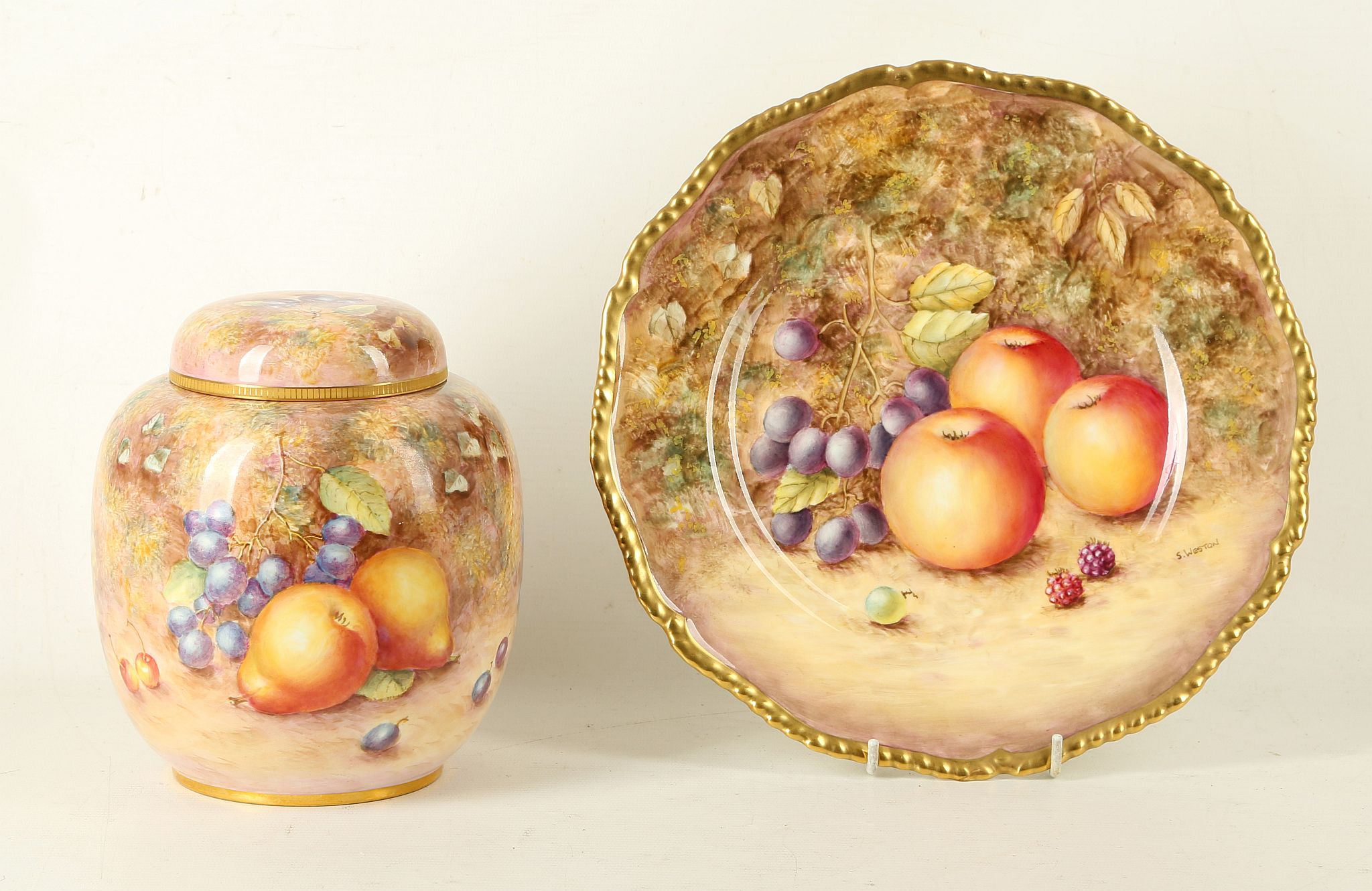 A MID 20TH CENTURY ROYAL WORCESTER BONE CHINA GINGER JAR AND COVER, painted with summer fruit,