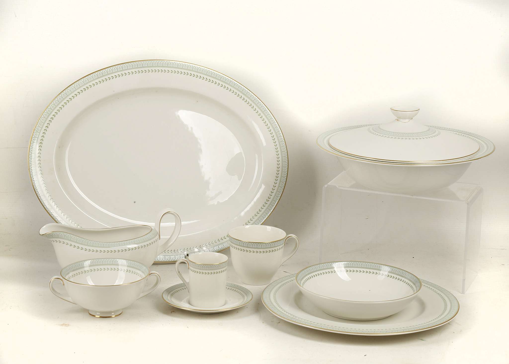 Royal Doulton Berkshire pattern 12 place dinner service, 86 pieces, including soup cup and dessert