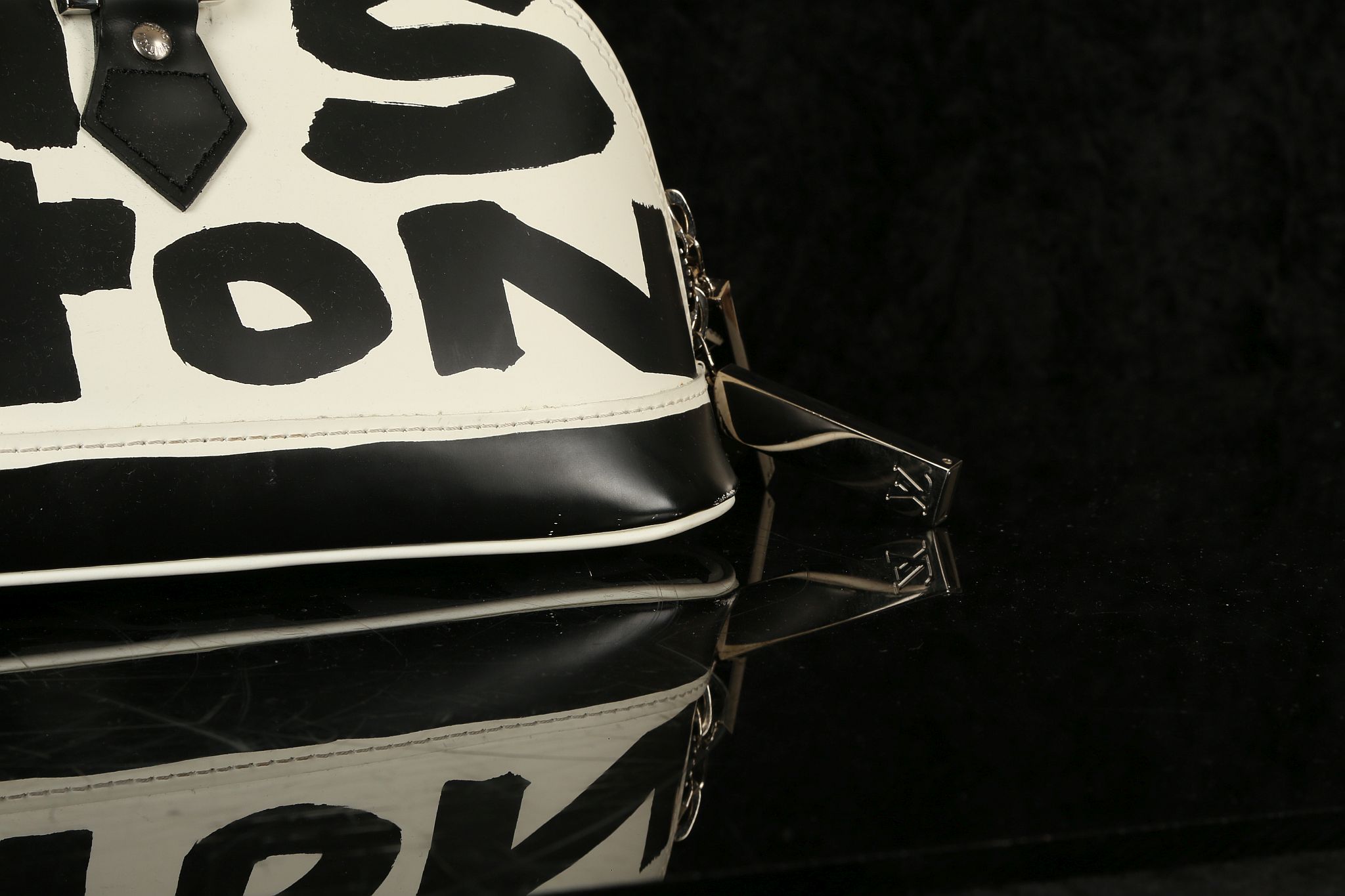 LOUIS VUITTON STEPHEN SPROUSE EAST/WEST ALMA BAG, date code for 2001, black and white graffiti - Image 4 of 14