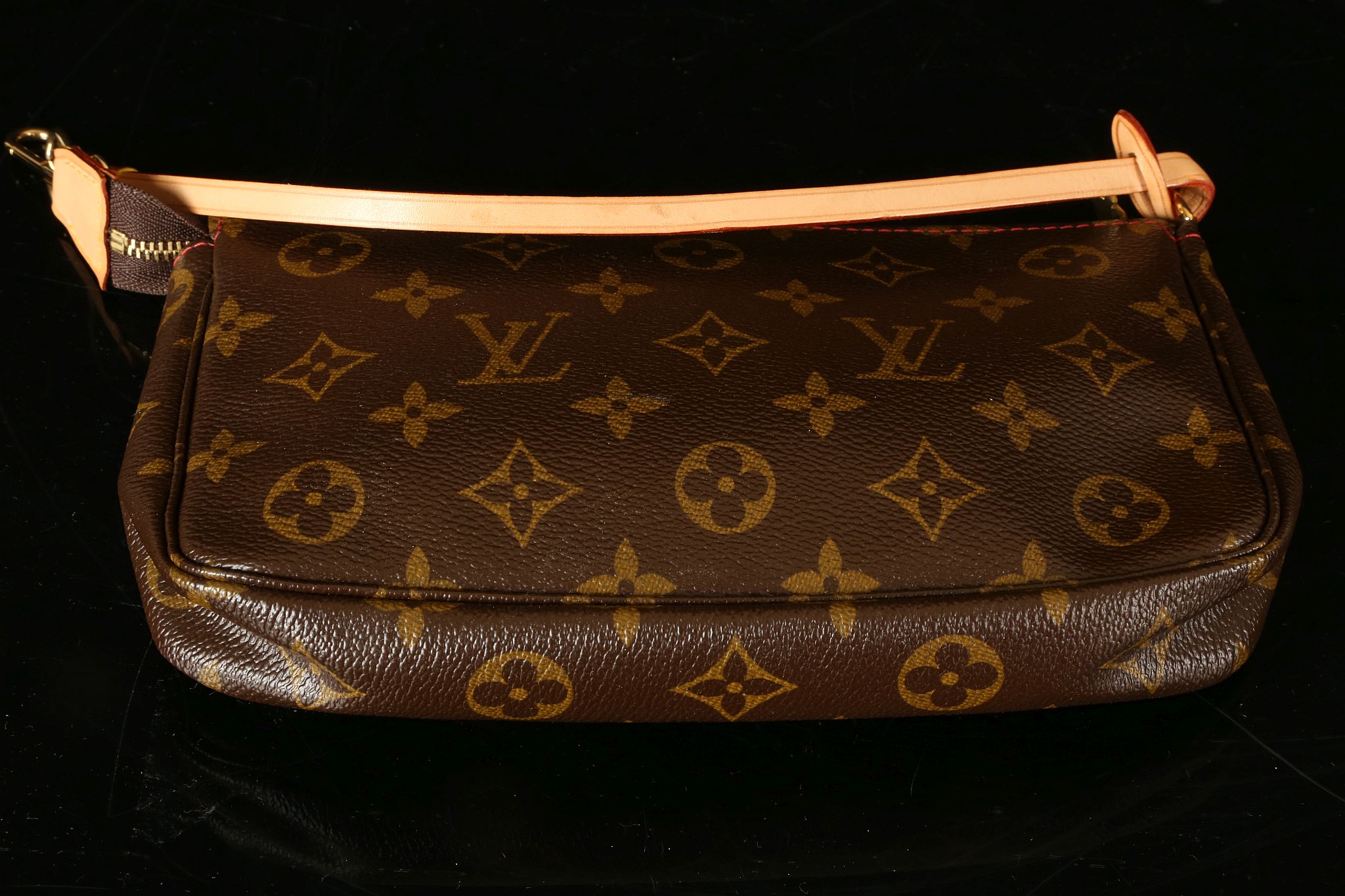 LOUIS VUITTON CERISES POCHETTE, date code for 2005, monogram canvas with leather trim and printed - Image 8 of 10