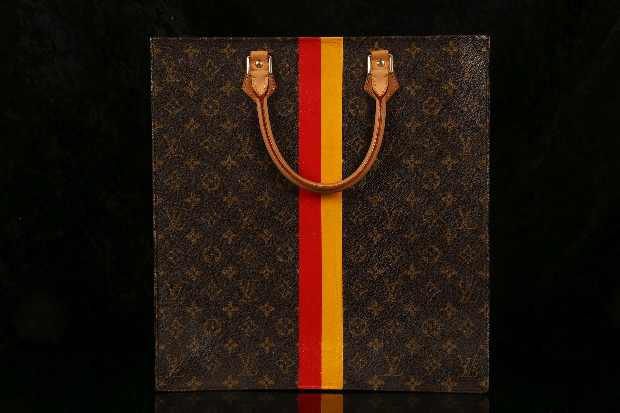 LOUIS VUITTON PLAT HANDBAG, date code for 2004, monogram canvas with leather trim and painted red - Image 4 of 16