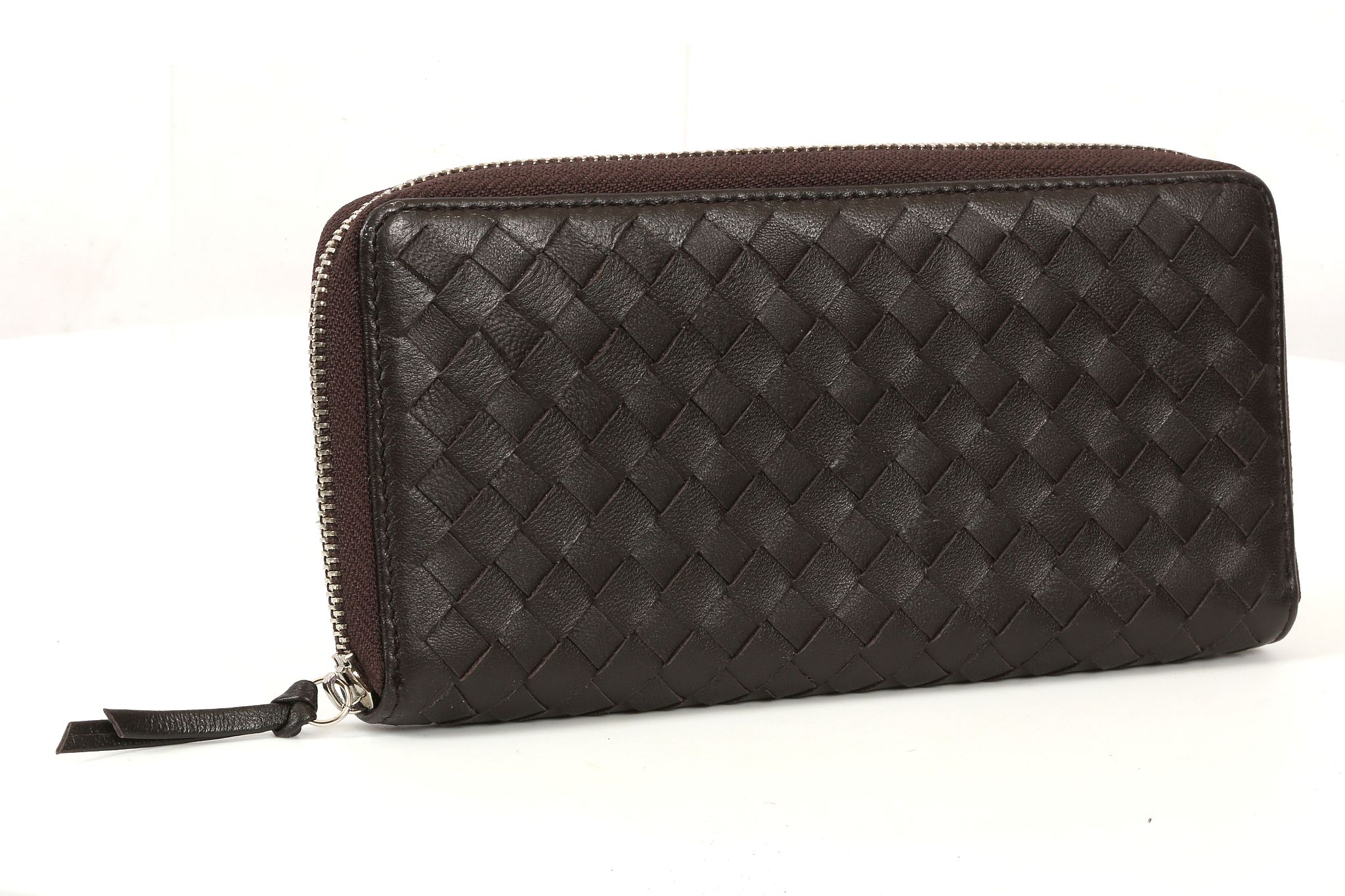 BOTTEGA VENETA PURSE, woven dark brown leather, 20cm wide, 10cm high