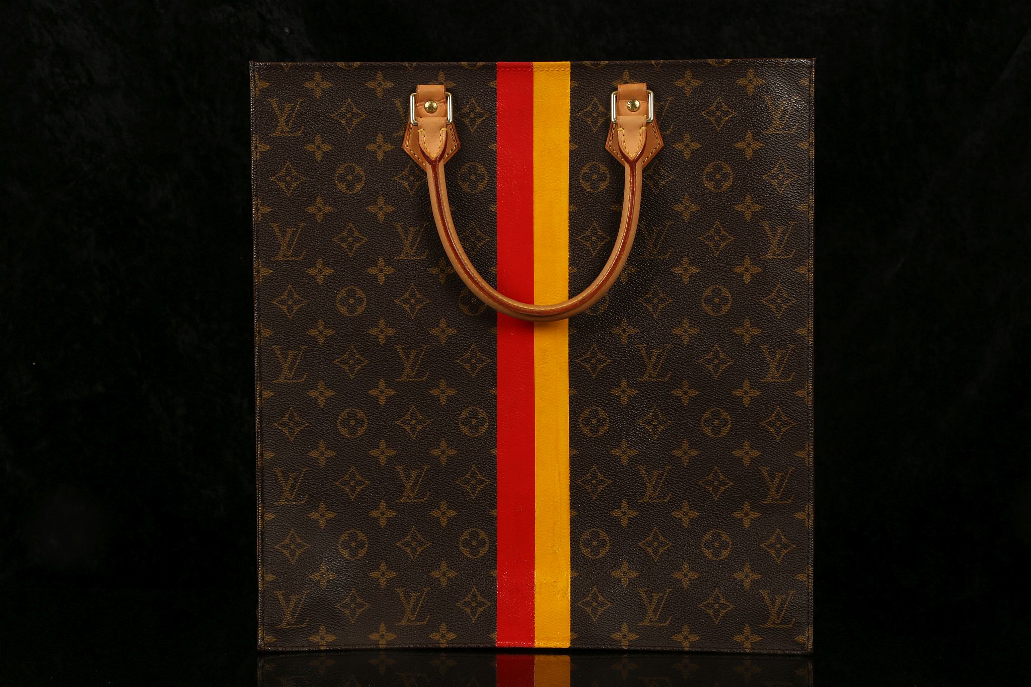 LOUIS VUITTON PLAT HANDBAG, date code for 2004, monogram canvas with leather trim and painted red - Image 3 of 16