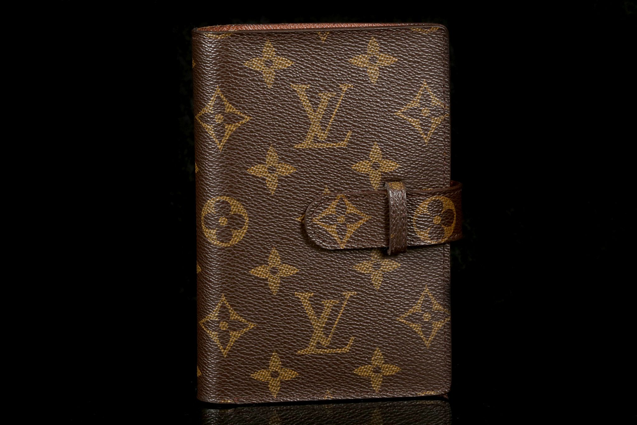 LOUIS VUITTON WEEKLY ORGANISER, monogram canvas case, 14.5cm wide, 10cm high - Image 2 of 12