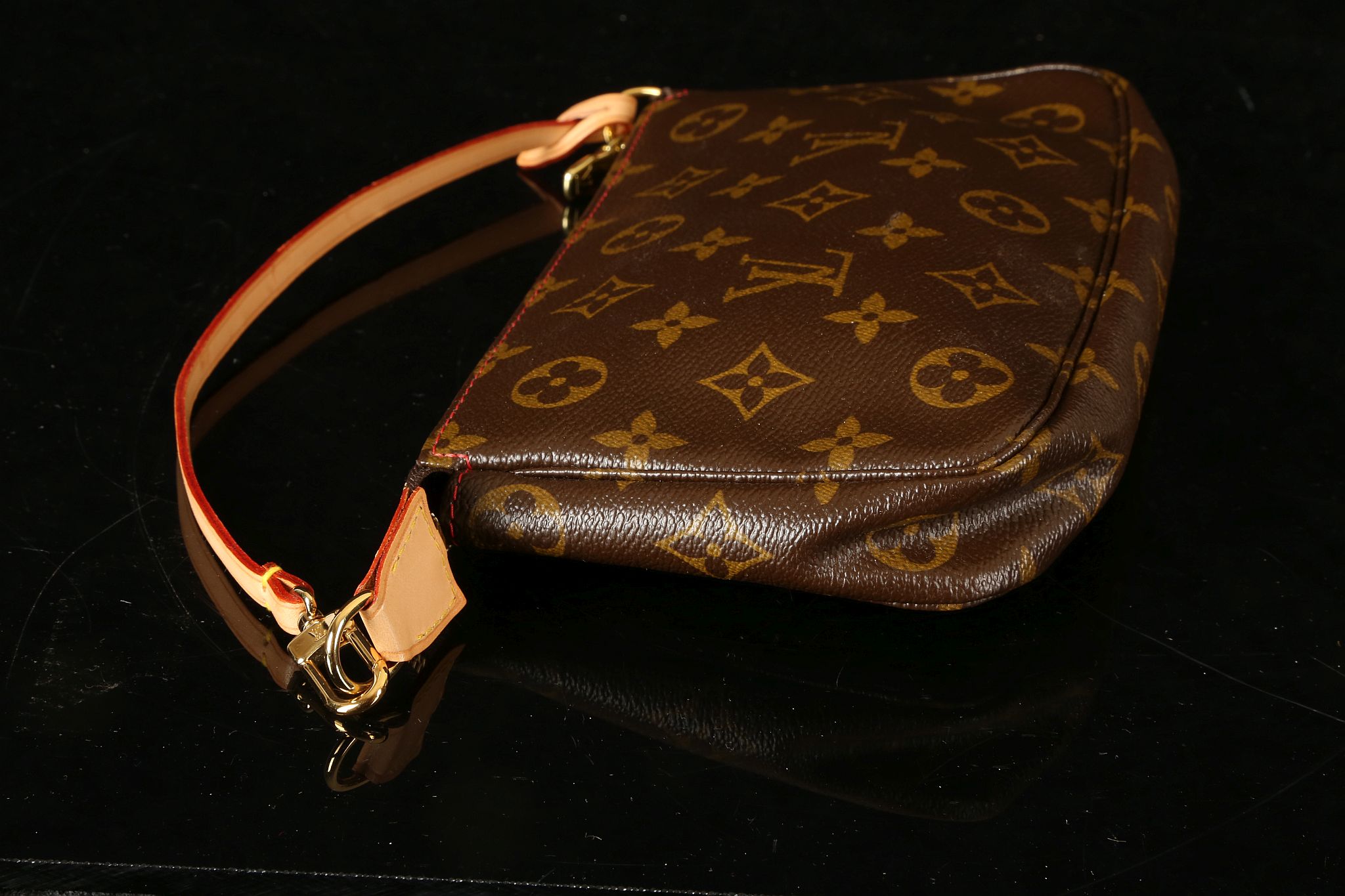 LOUIS VUITTON CERISES POCHETTE, date code for 2005, monogram canvas with leather trim and printed - Image 9 of 10