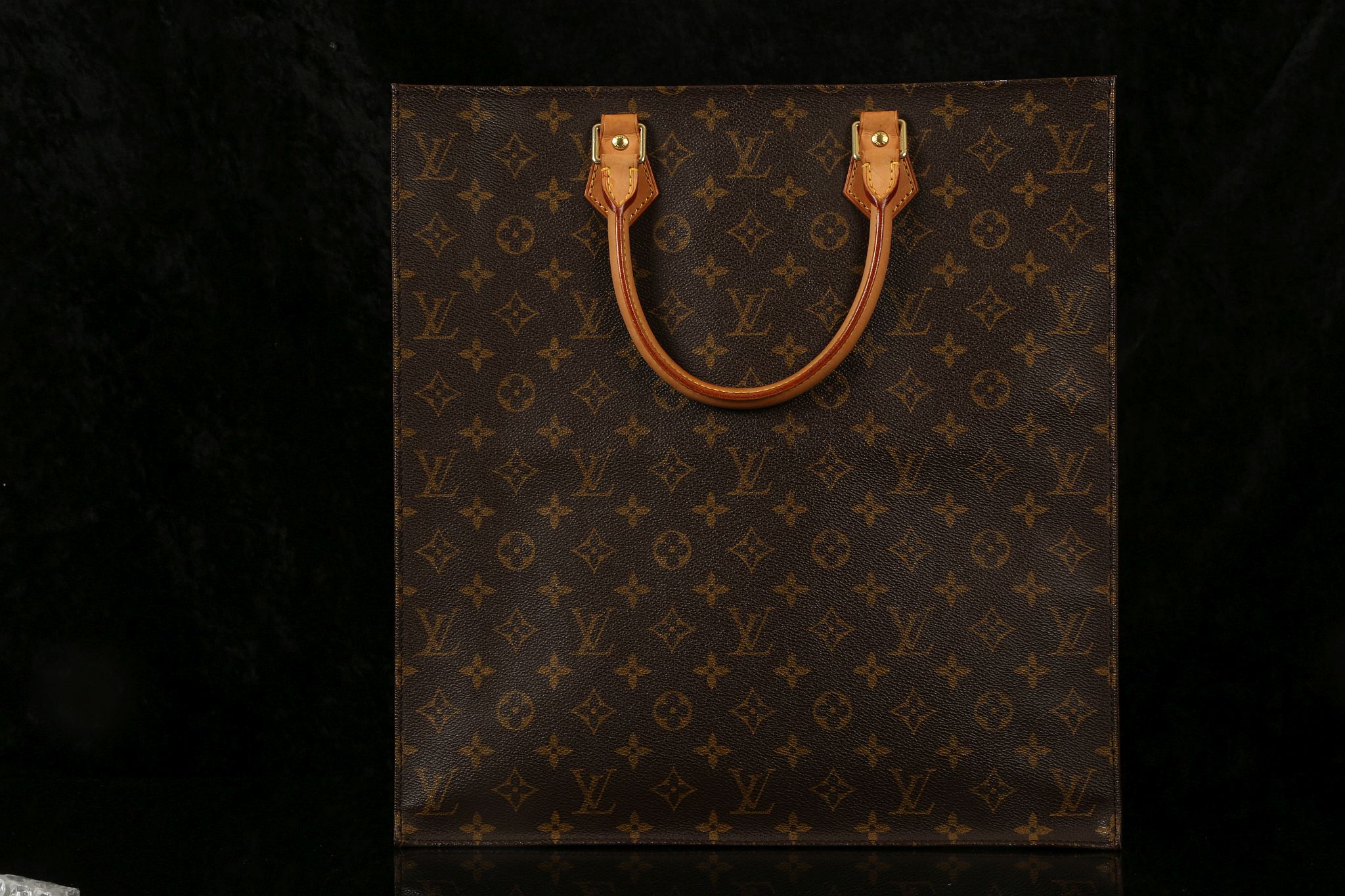 LOUIS VUITTON PLAT HANDBAG, date code for 2004, monogram canvas with leather trim and painted red - Image 10 of 16