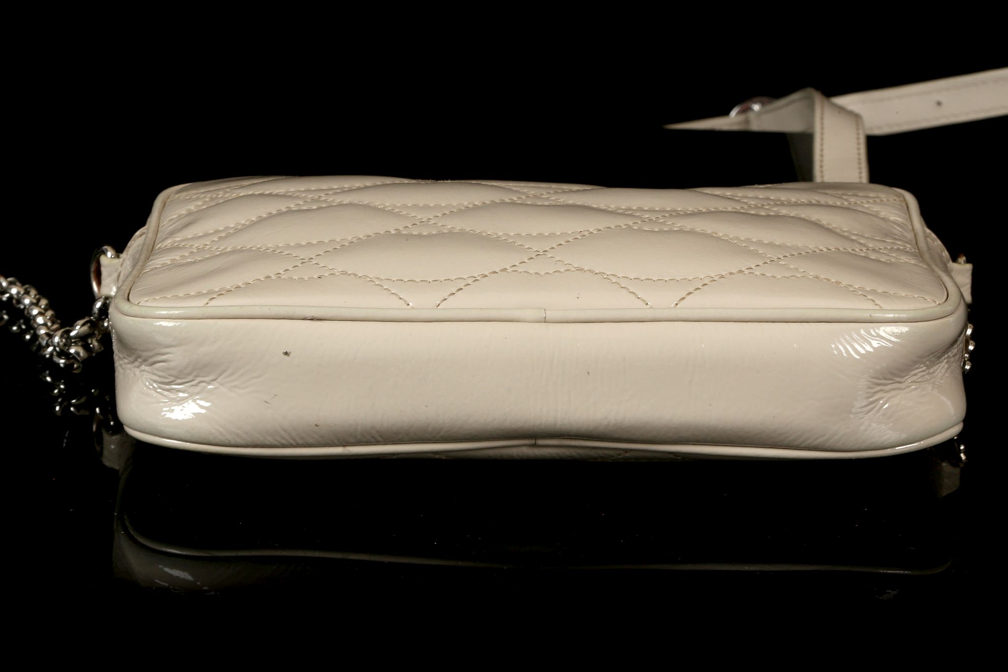 LULU GUINNESS LIPS HANDBAG, beige patent leather with stitched lips pattern, silver tone hardware, - Image 8 of 12