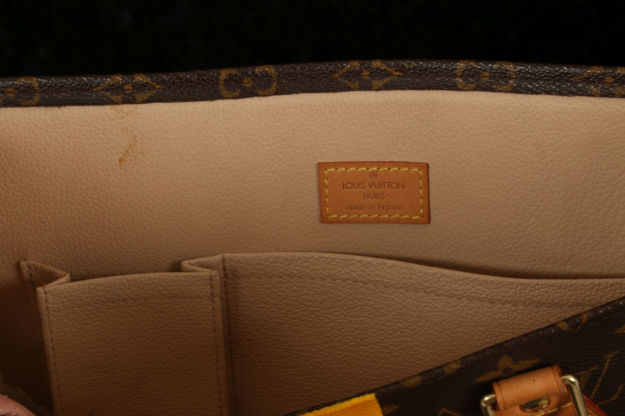 LOUIS VUITTON PLAT HANDBAG, date code for 2004, monogram canvas with leather trim and painted red - Image 13 of 16