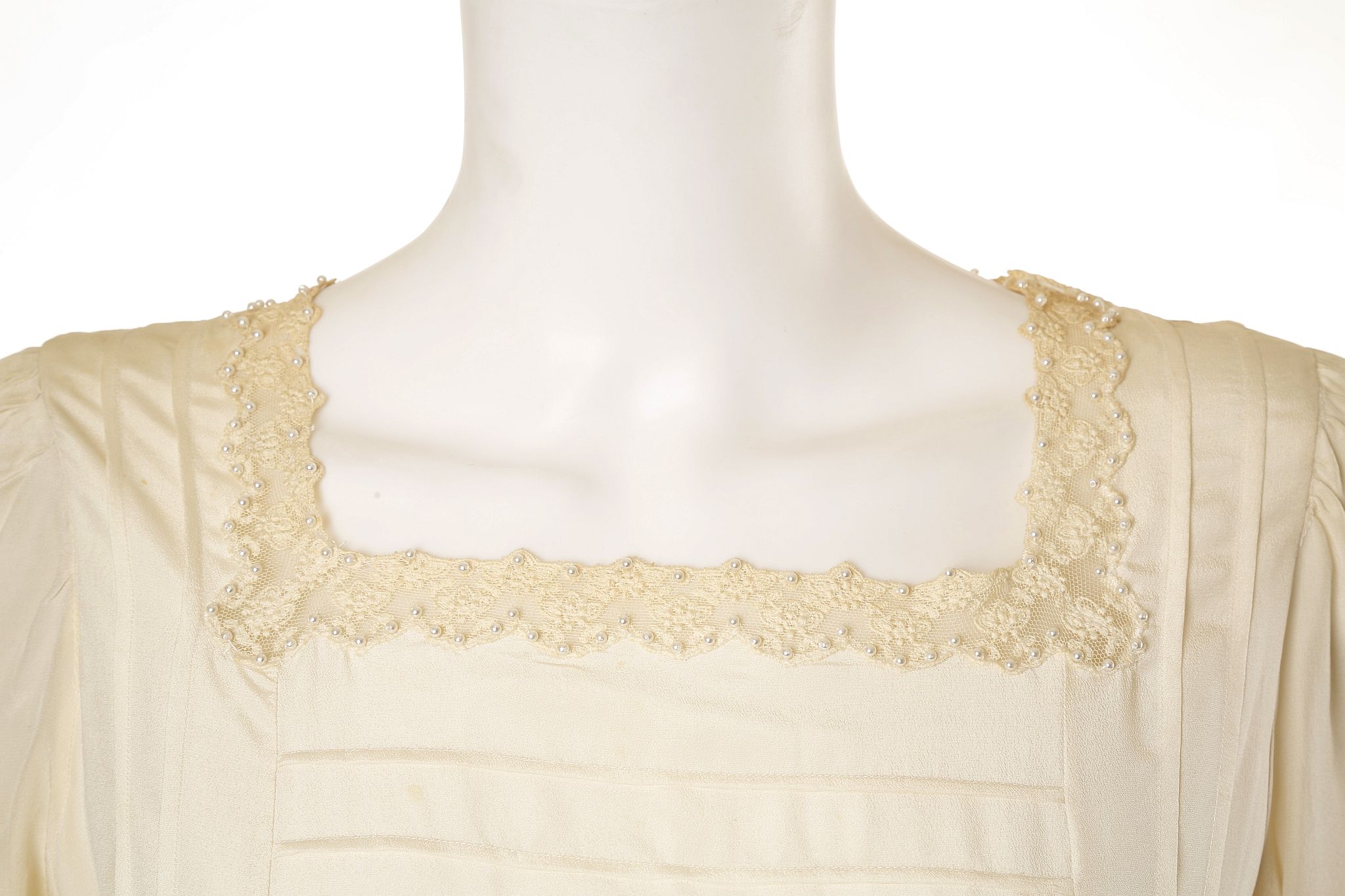 1930s CREAM SILK WEDDING GOWN, drop waist with long, slim pleated skirt, delicate floral lace and - Image 4 of 5