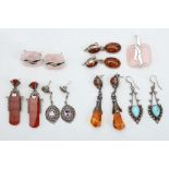 QUANTITY OF SILVER MOUNTED EARRINGS, to include a rose quartz pendant and earring set, a pair of