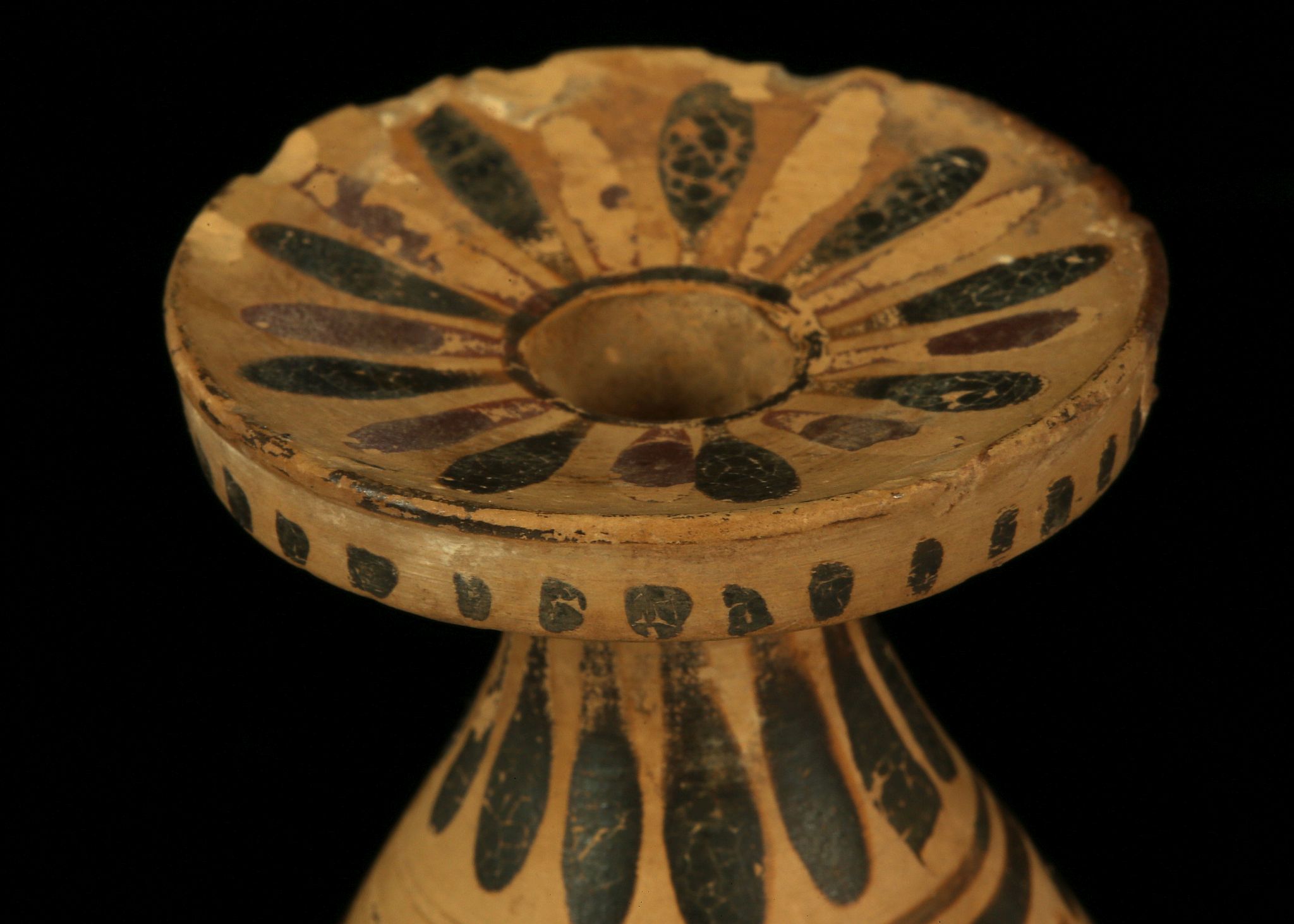 A CORINTHIAN POTTERY ALABASTRON Circa 6th Century B.C. Decorated in crimson and brown, with added - Image 6 of 6