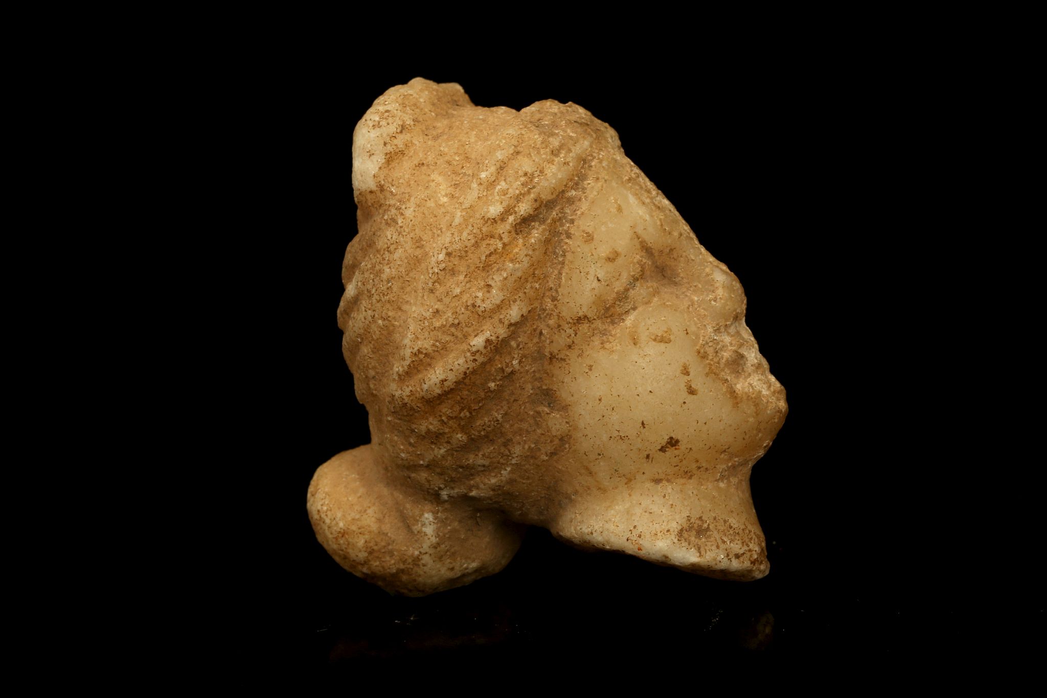 A SMALL ROMAN MARBLE HEAD OF APHRODITE Circa 2nd Century A.D. The goddess depicted with centrally- - Image 2 of 2