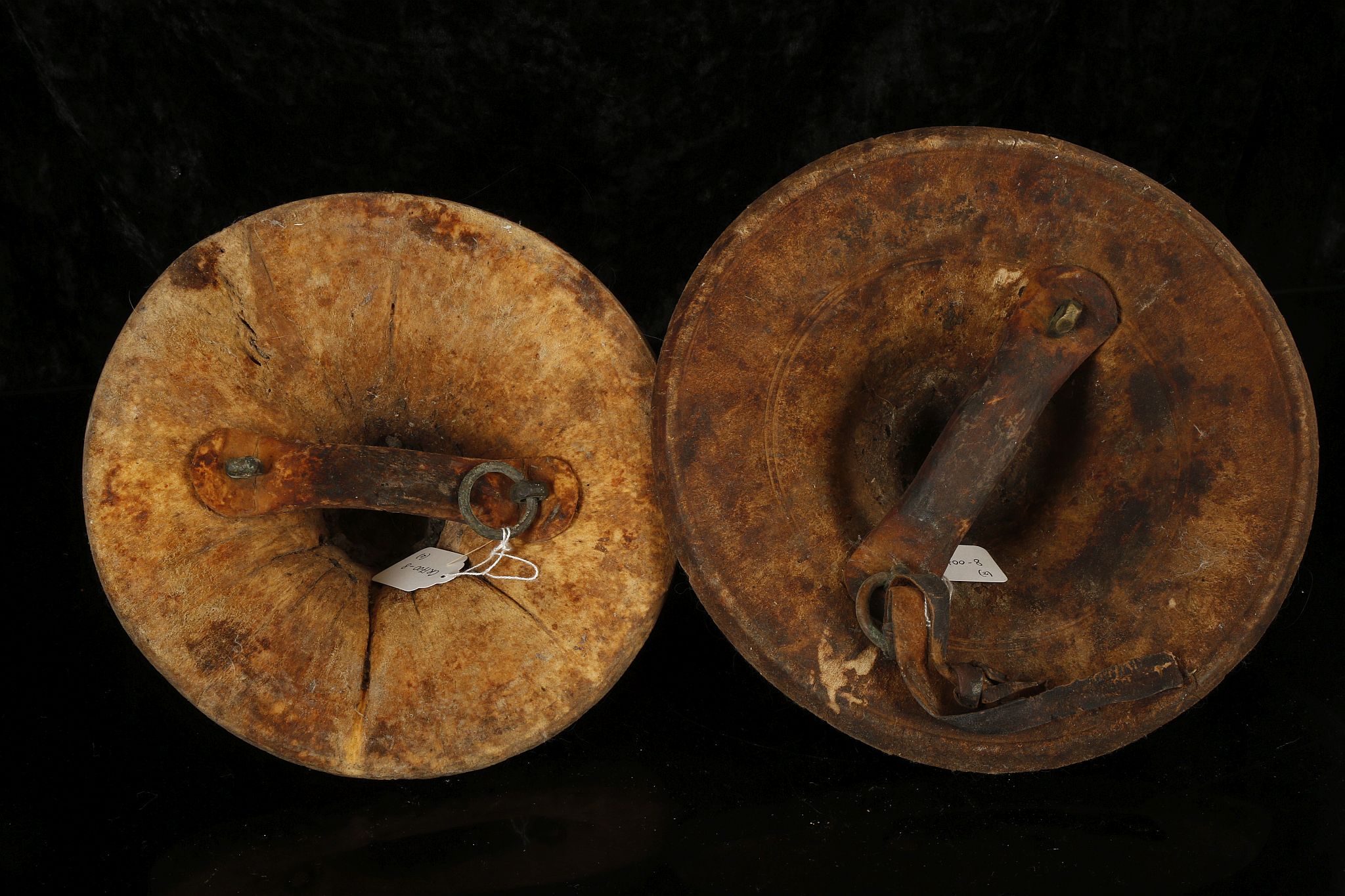 TWO HIDE SHIELDS, SULTANATE OF OMAN, SOMALIA AND EAST ETHIOPIA Decorated with ribs and applied metal - Image 6 of 6