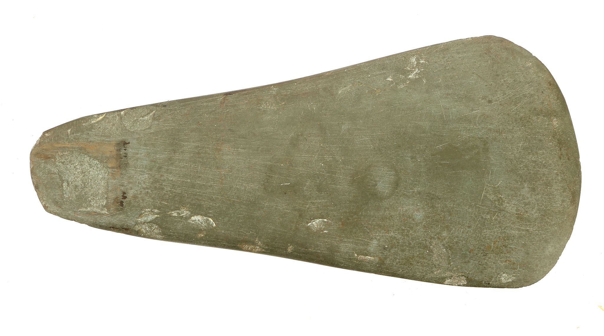 A LARGE ETHNOGRAPHIC SCHIST AXEHEAD 32.4cm long; with a wooden haft, 72cm high (2) - Image 4 of 5