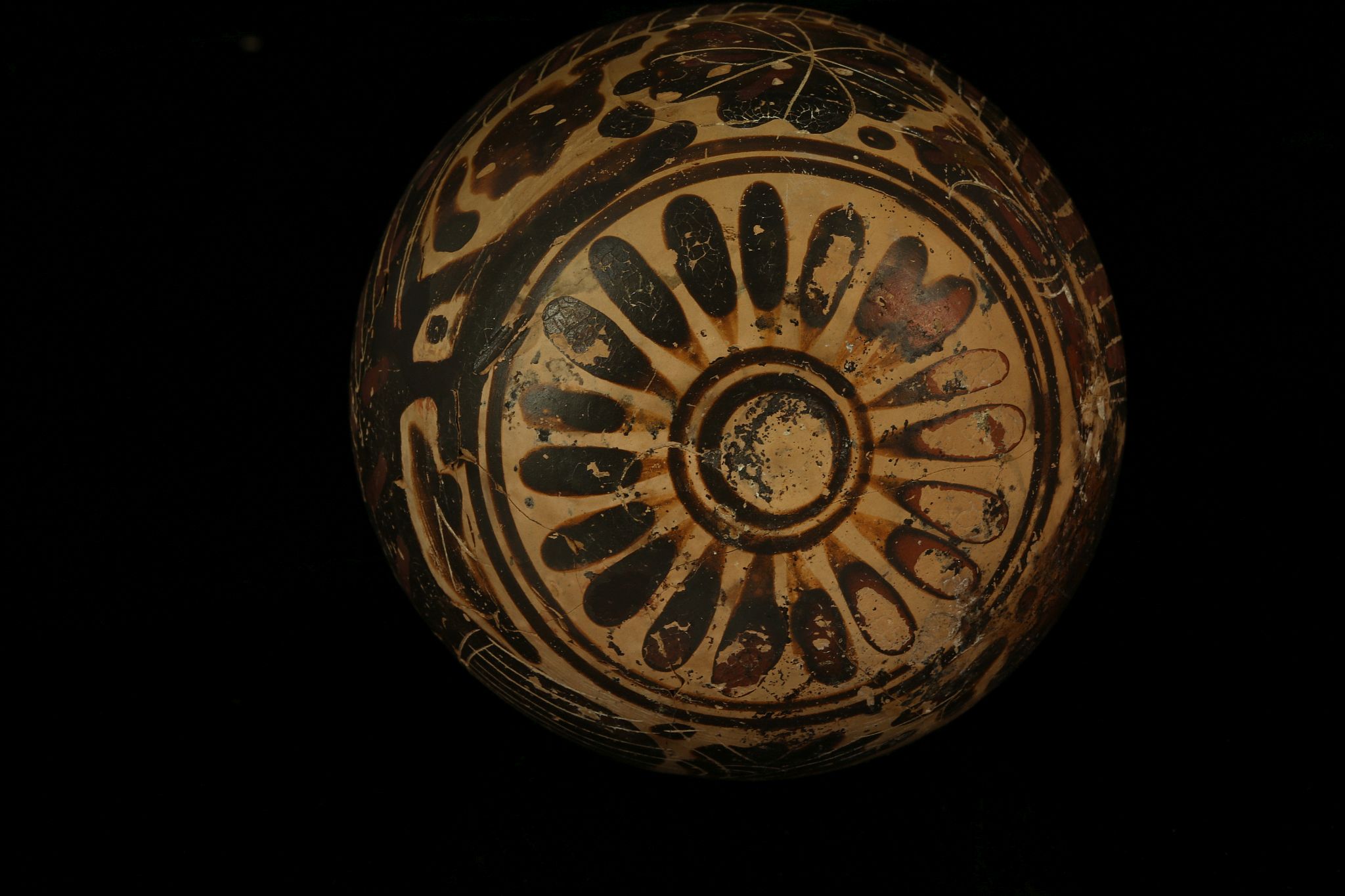 A CORINTHIAN POTTERY ALABASTRON Circa 6th Century B.C. Decorated in crimson and brown, with added - Image 5 of 6