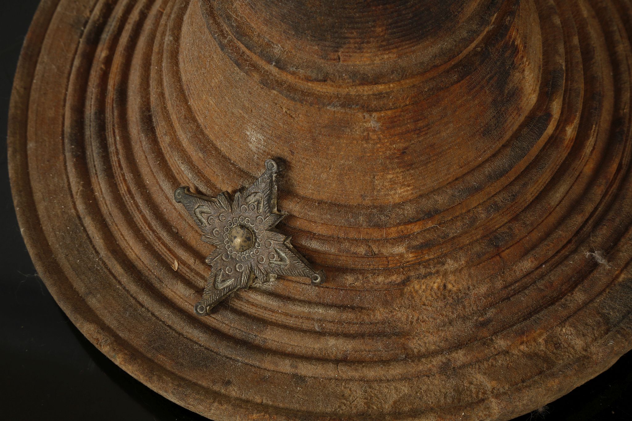 TWO HIDE SHIELDS, SULTANATE OF OMAN, SOMALIA AND EAST ETHIOPIA Decorated with ribs and applied metal - Image 5 of 6