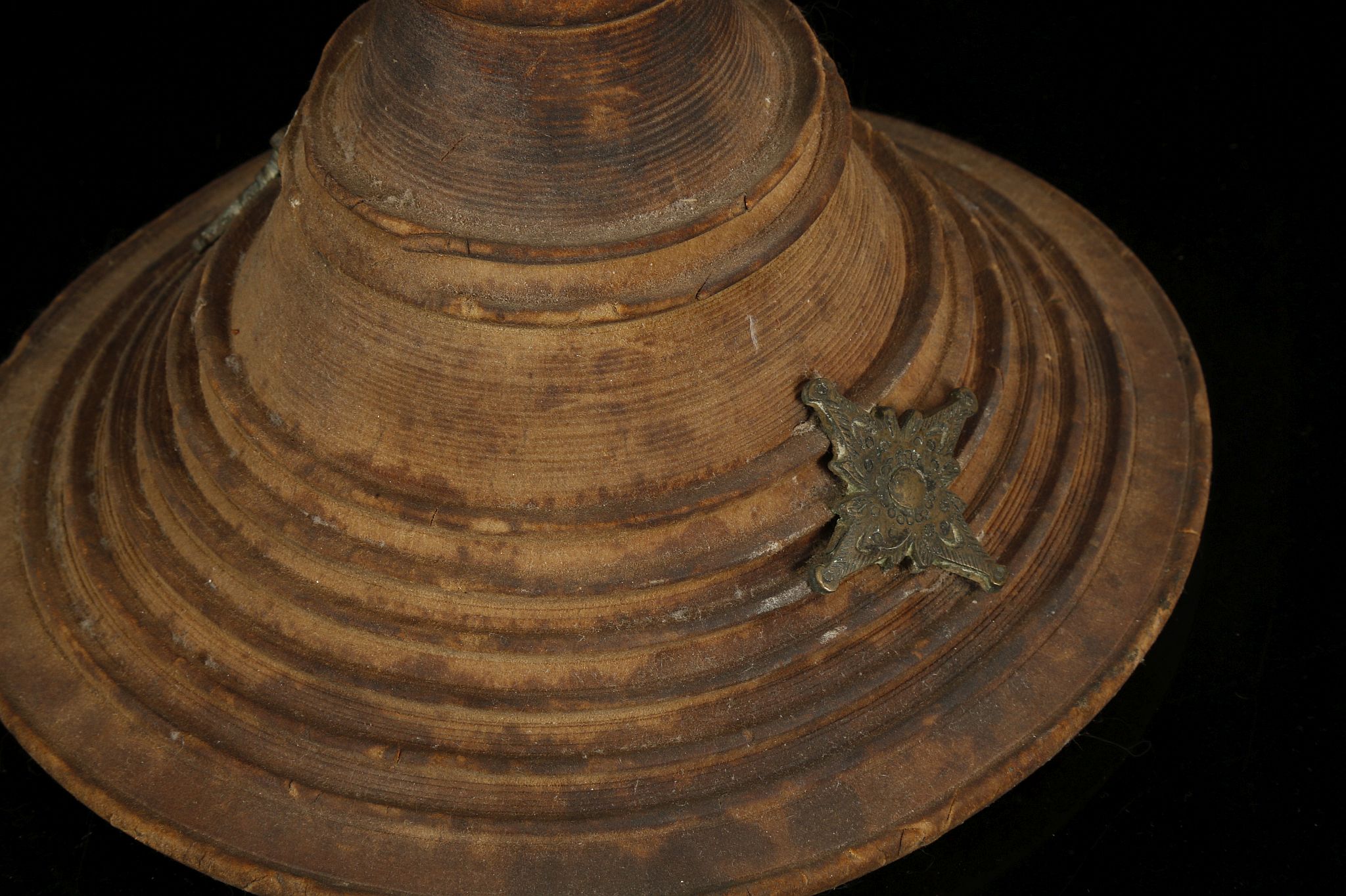 TWO HIDE SHIELDS, SULTANATE OF OMAN, SOMALIA AND EAST ETHIOPIA Decorated with ribs and applied metal - Image 3 of 6