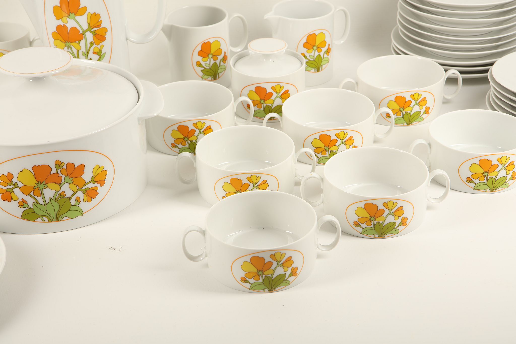 A set of Thomas, mid 1970's porcelain table ware to include dinner and tea ware with stylised - Image 2 of 4