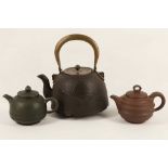 Two Chinese Yixing teapots, together with a Japanese tetsubin iron kettle, 12 - 27cm (3).