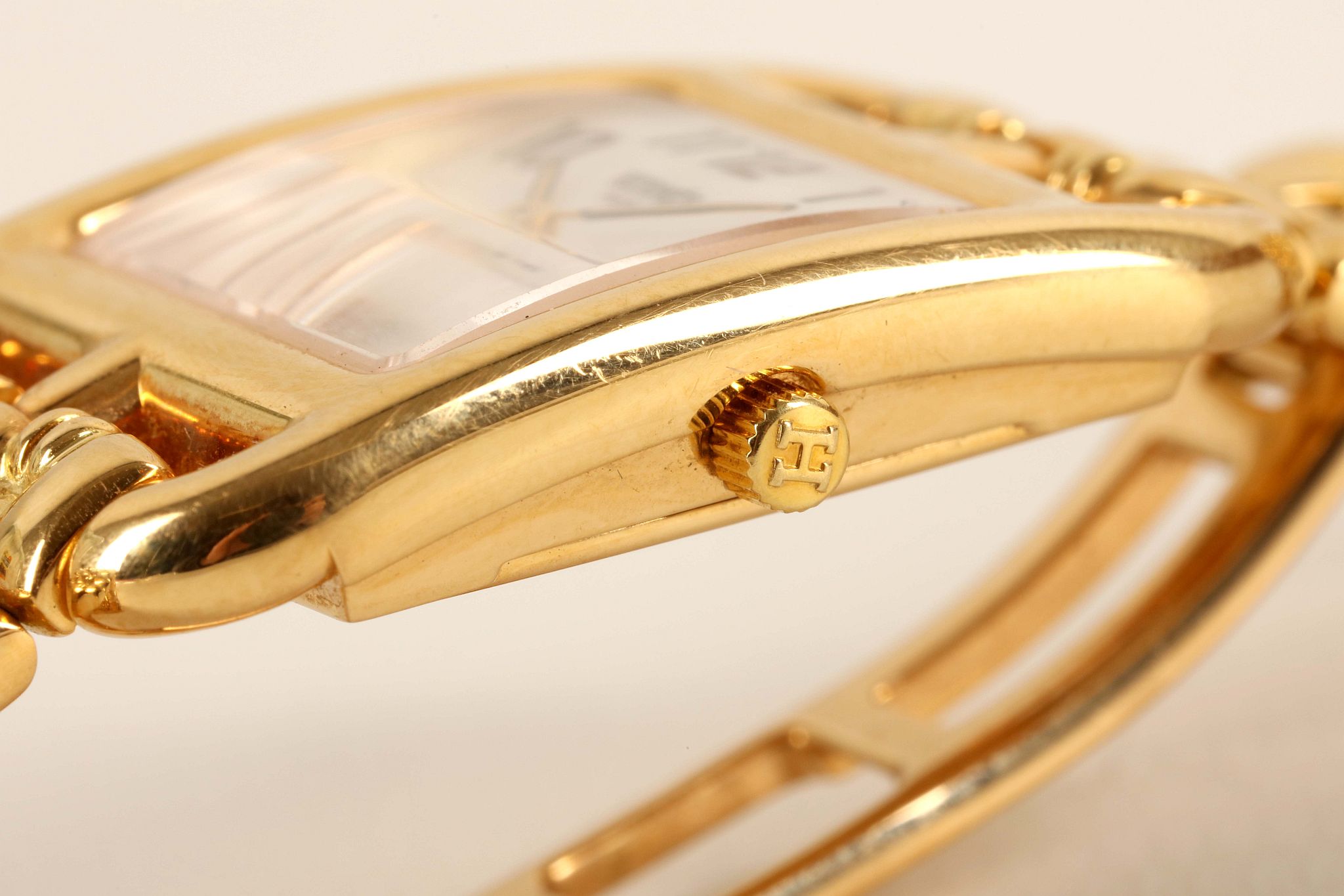 A ladies 18ct gold 'Hermes - Cape Cod' bracelet watch, with mother of pearl dial and concealed - Image 3 of 4