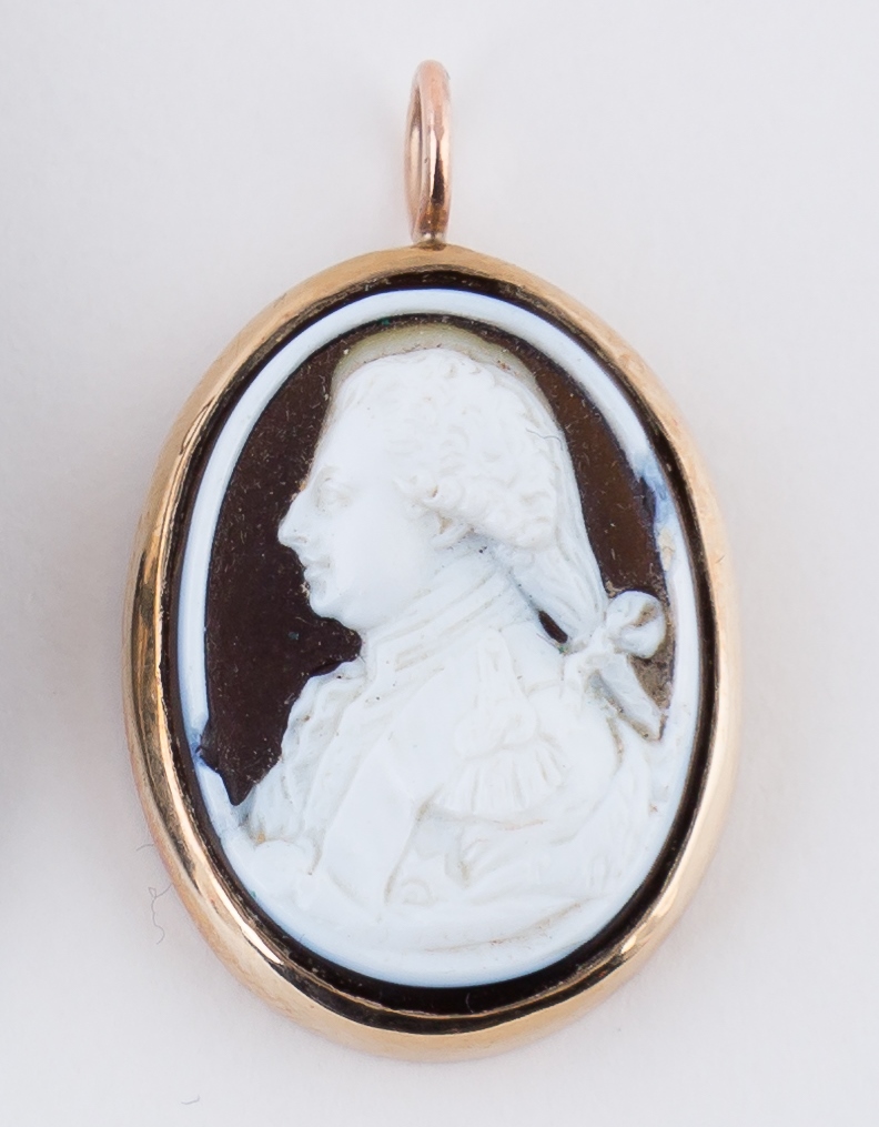 A glass cameo depicting a gentleman in profile,