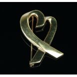 A Tiffany 'loving heart' 18ct gold brooch, 18ct, designed by Paloma Picasso,