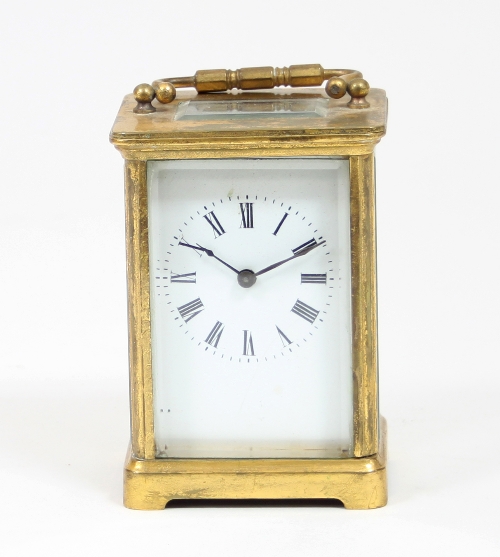 A gilt brass cased carriage clock, the white enamel dial with Roman numerals, 10.