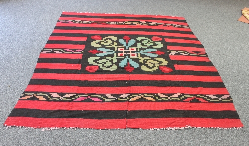 A Bulgarian Chiprovtsi kilim type carpet, - Bild 4 aus 6