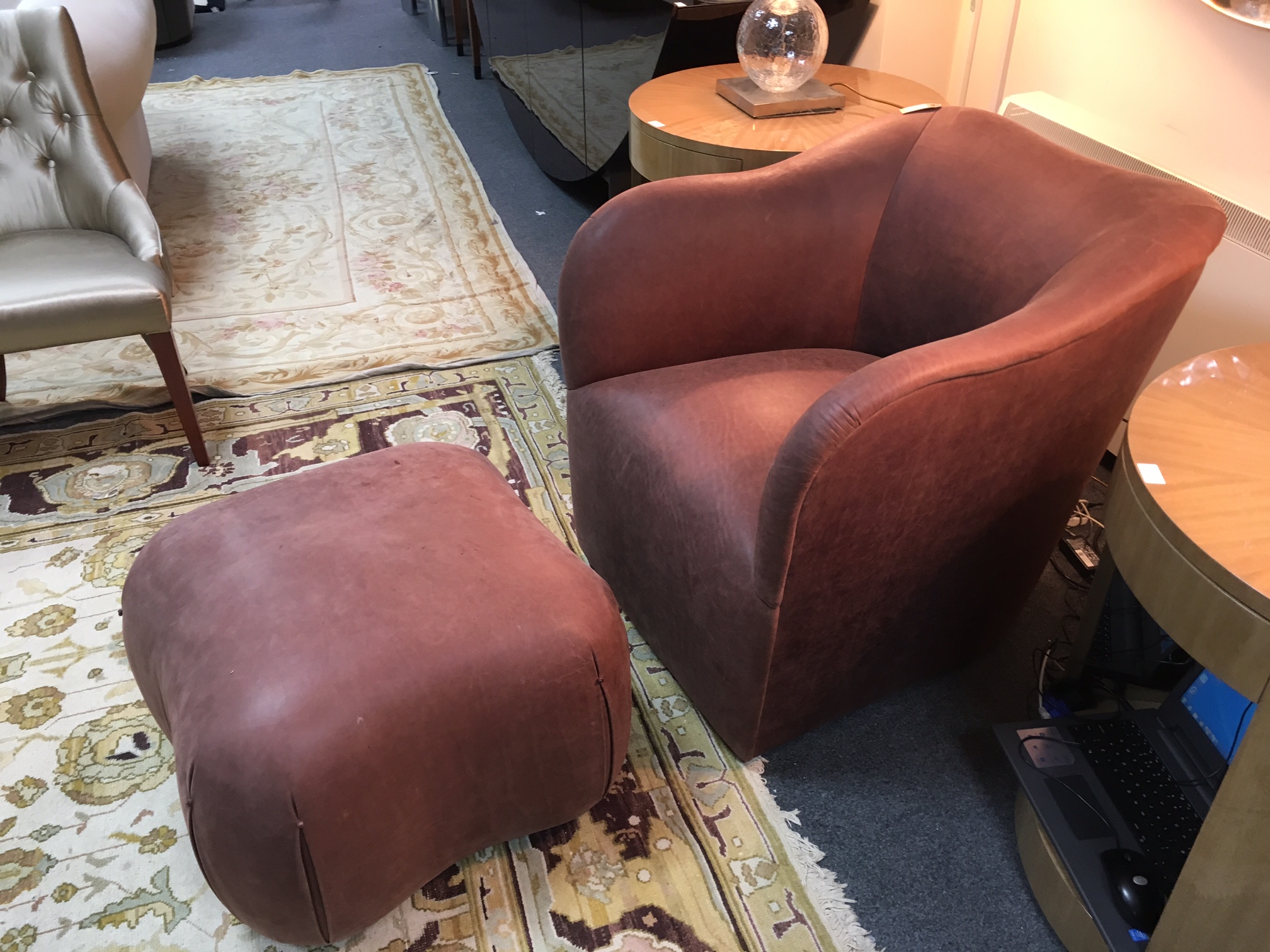 A brown leather upholstered tub armchair by J Robert Scott and a matching foot stool/see - Image 2 of 5