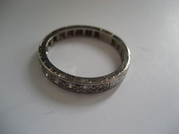 A ring, possibly 18ct gold platinum, 4.5 g.