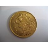 A 1914 half gold sovereign, 4 g.