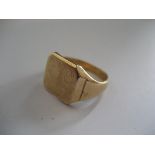 A gold signet ring (mark unclear), 4.1 g.