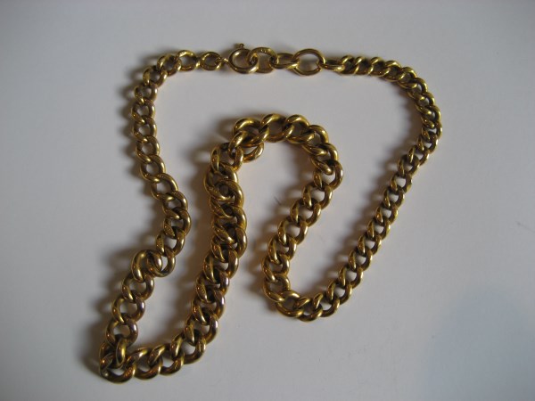 A 9ct gold chain, stamped 375 to each link, 34g.