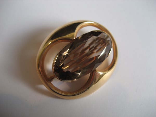 A 15ct gold quartz brooch, stamped 585 to reverse, 7.8g all in.